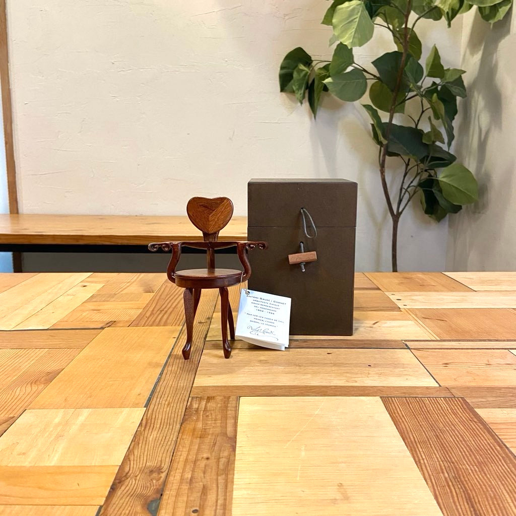 カルベットアームチェア / Calvet Armchair ミニチュア 1/6スケール アントニ・ガウディ
