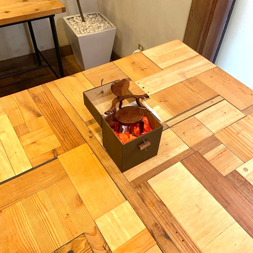 カルベットアームチェア / Calvet Armchair ミニチュア 1/6スケール アントニ・ガウディ