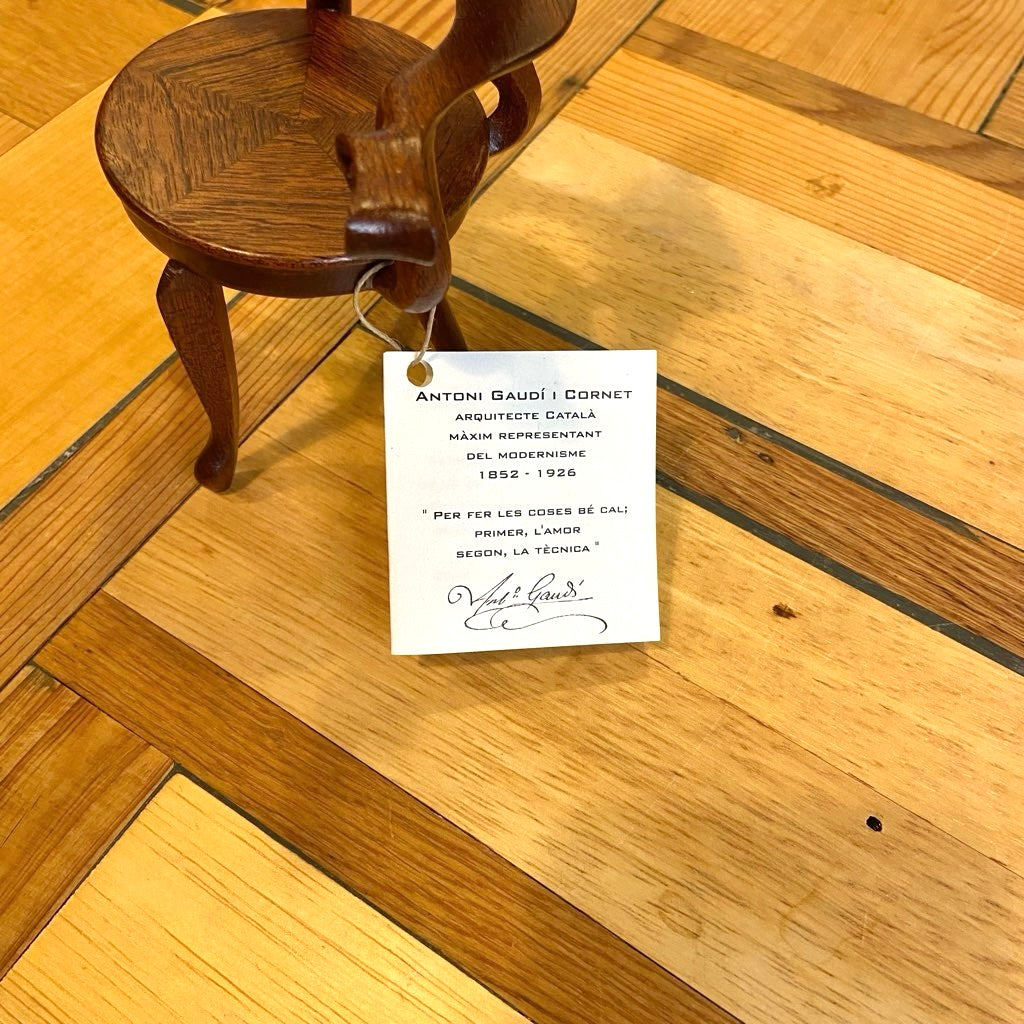 カルベットアームチェア / Calvet Armchair ミニチュア 1/6スケール アントニ・ガウディ