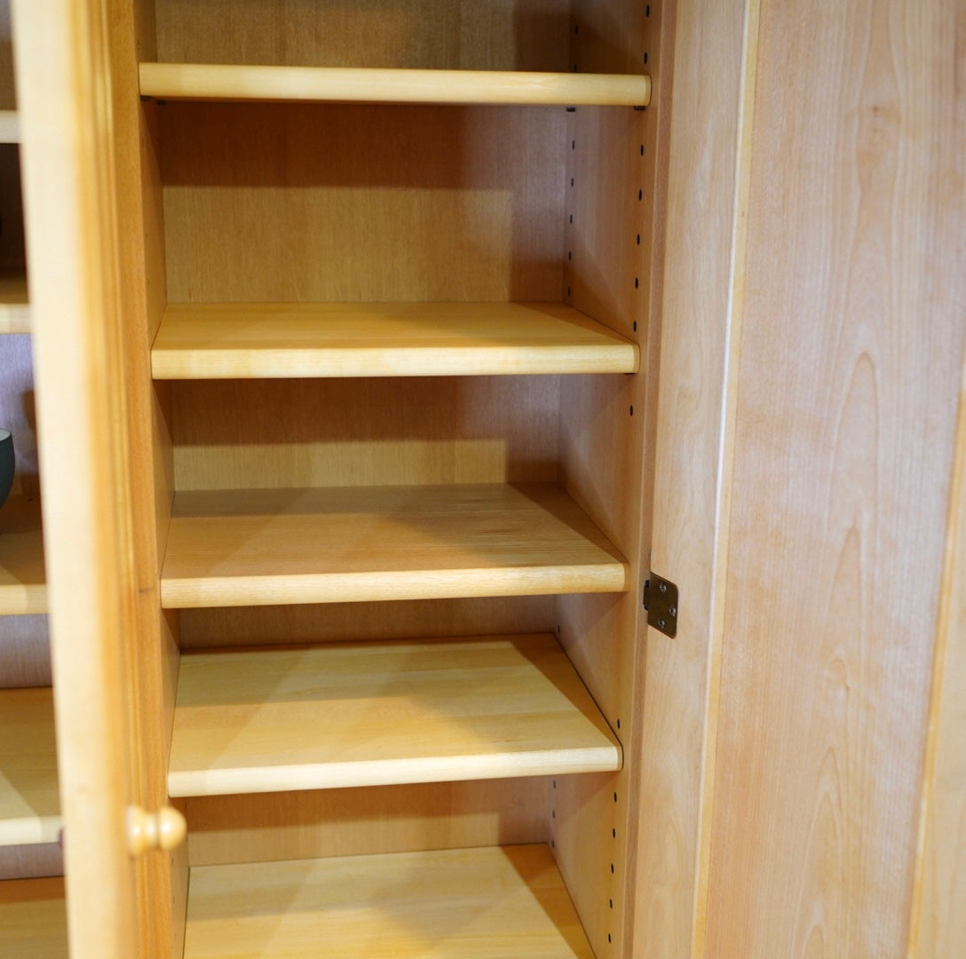 シャルドネ / CHARDONNAY アッサム / ASSEM カップボード