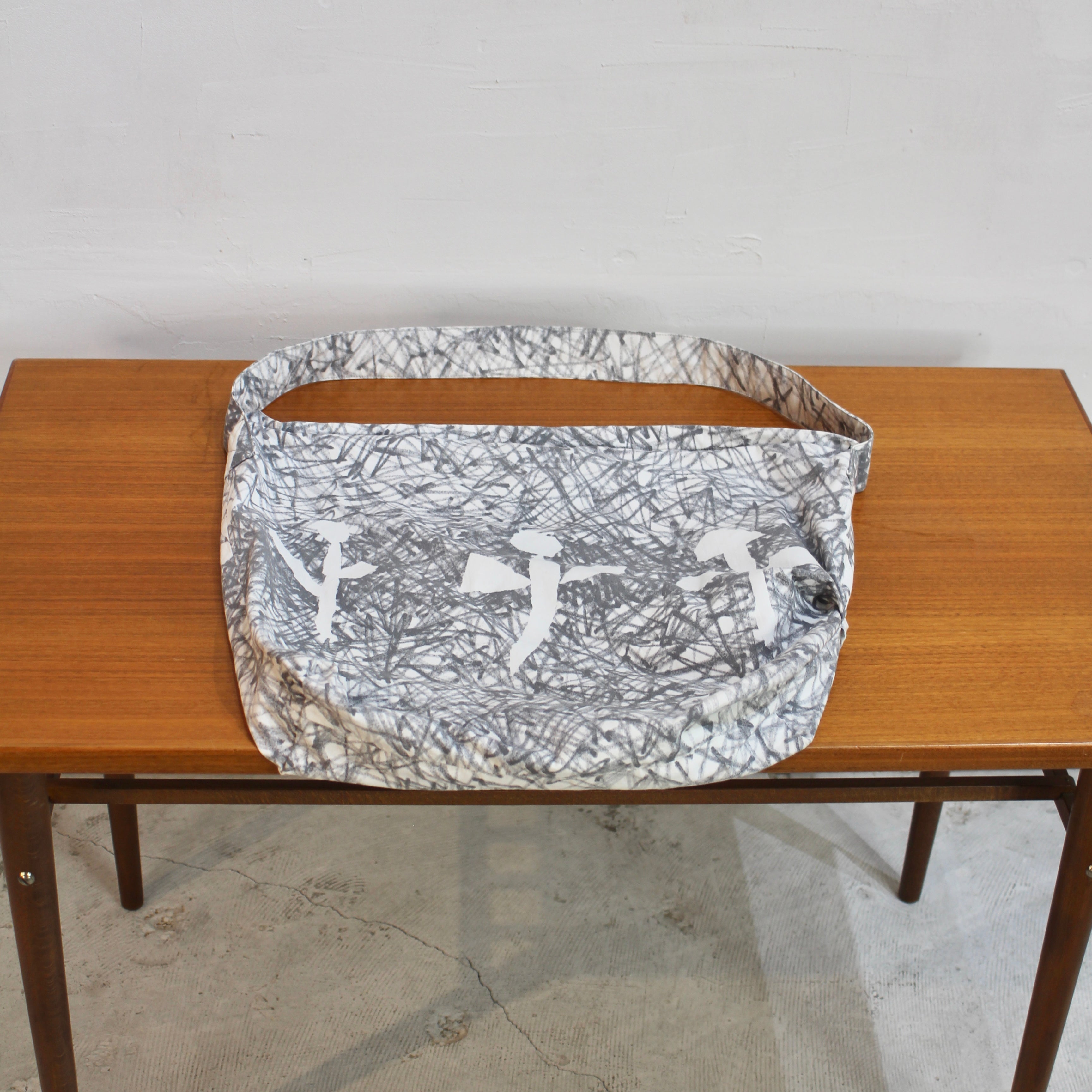 ミナペルホネン / mina perhonen ショルダーバッグ グレー