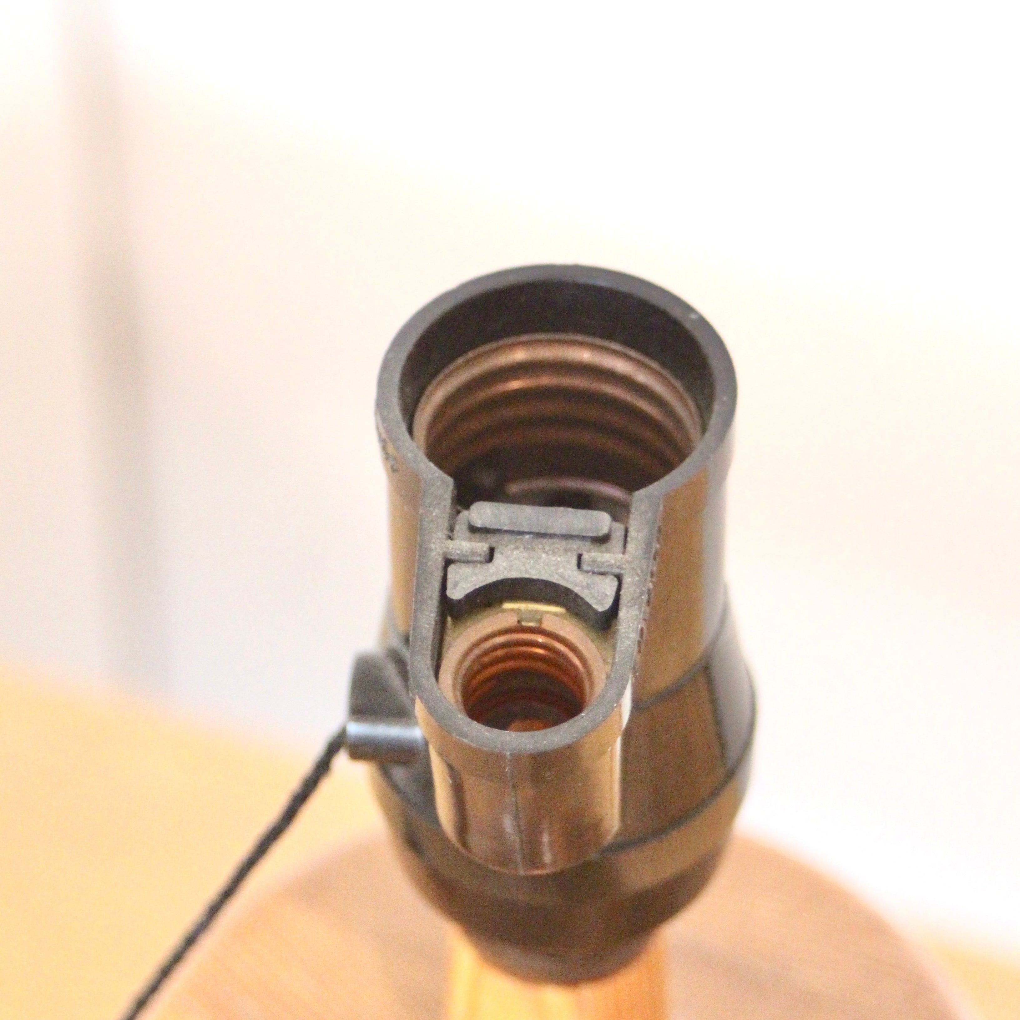 パイン材ベースのテープルランプ 卓上ライト ヴィンテージ