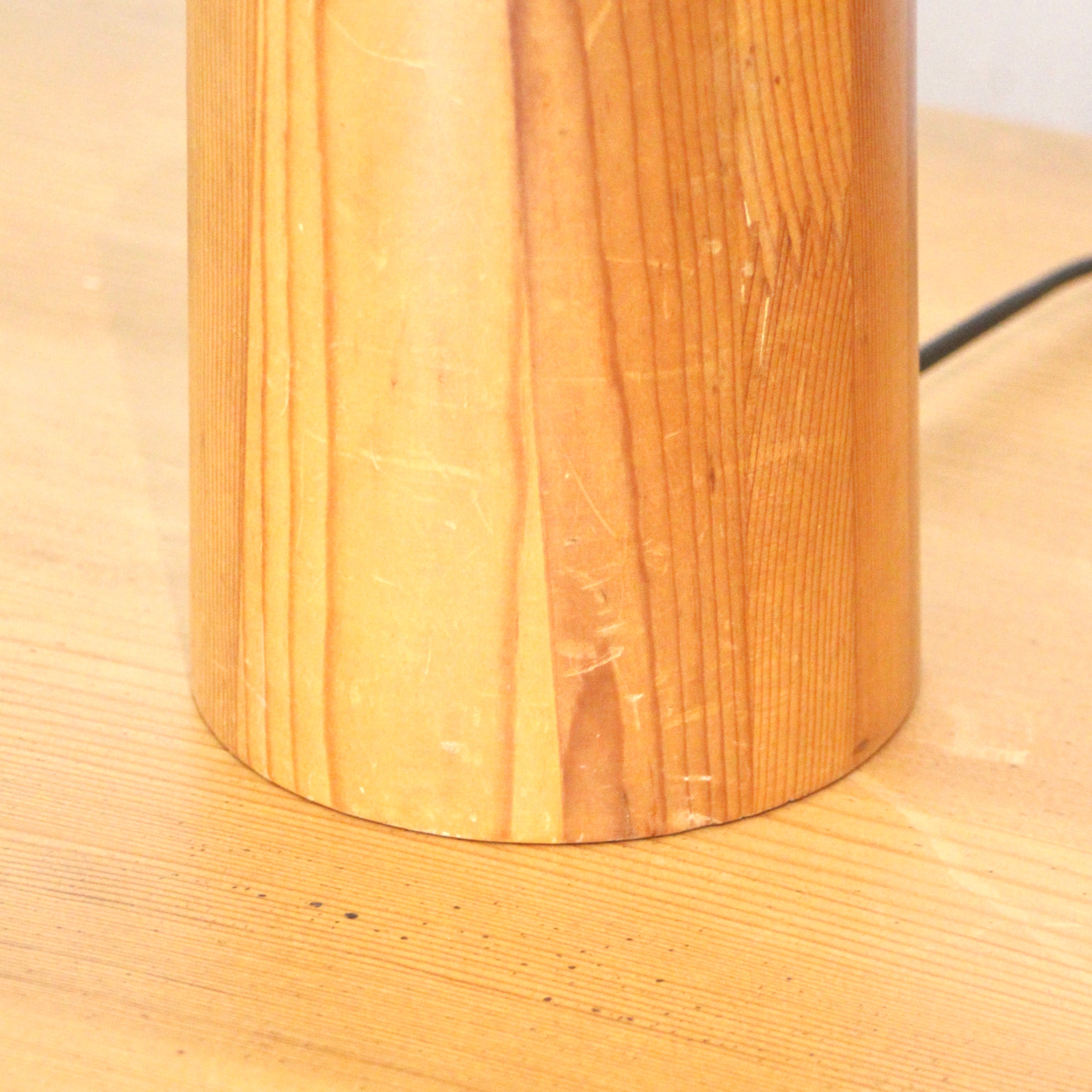 パイン材ベースのテープルランプ 卓上ライト ヴィンテージ