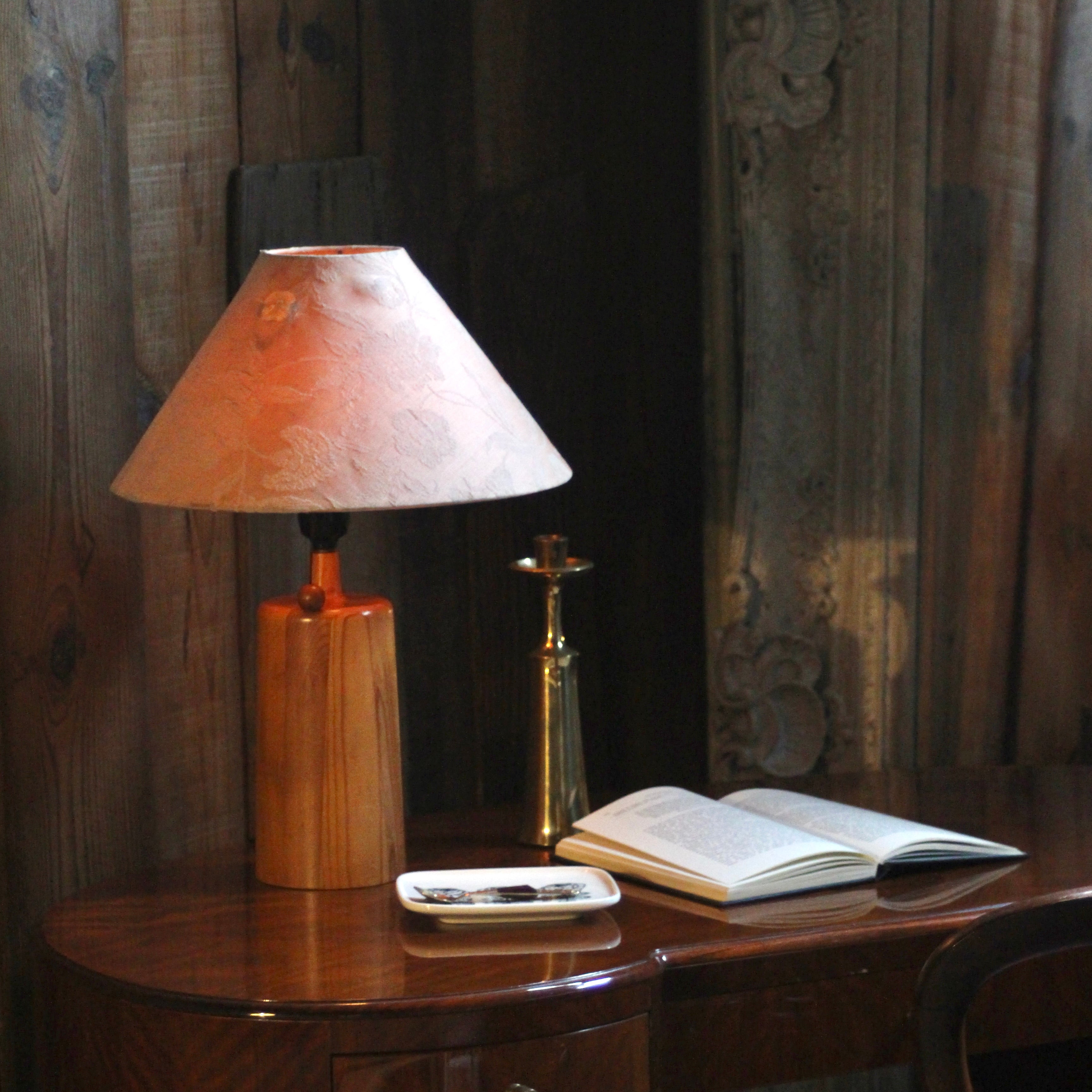 パイン材ベースのテープルランプ 卓上ライト ヴィンテージ