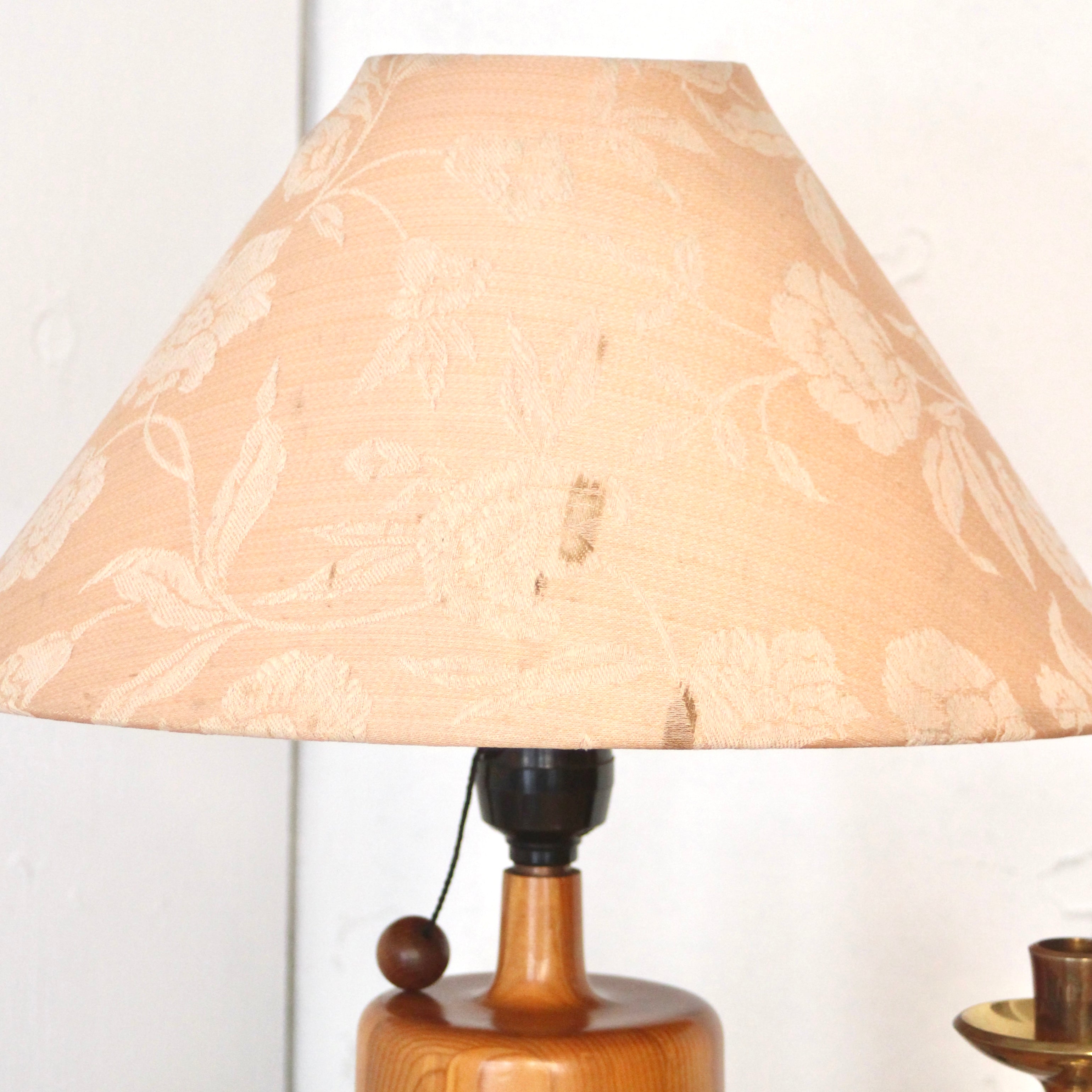 パイン材ベースのテープルランプ 卓上ライト ヴィンテージ