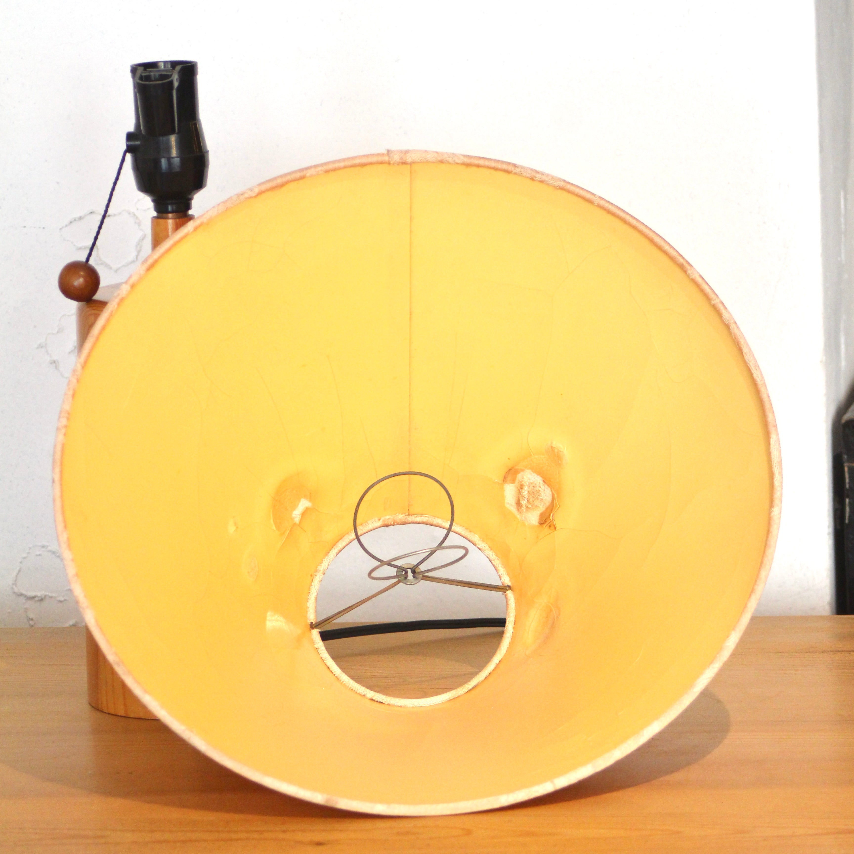 パイン材ベースのテープルランプ 卓上ライト ヴィンテージ