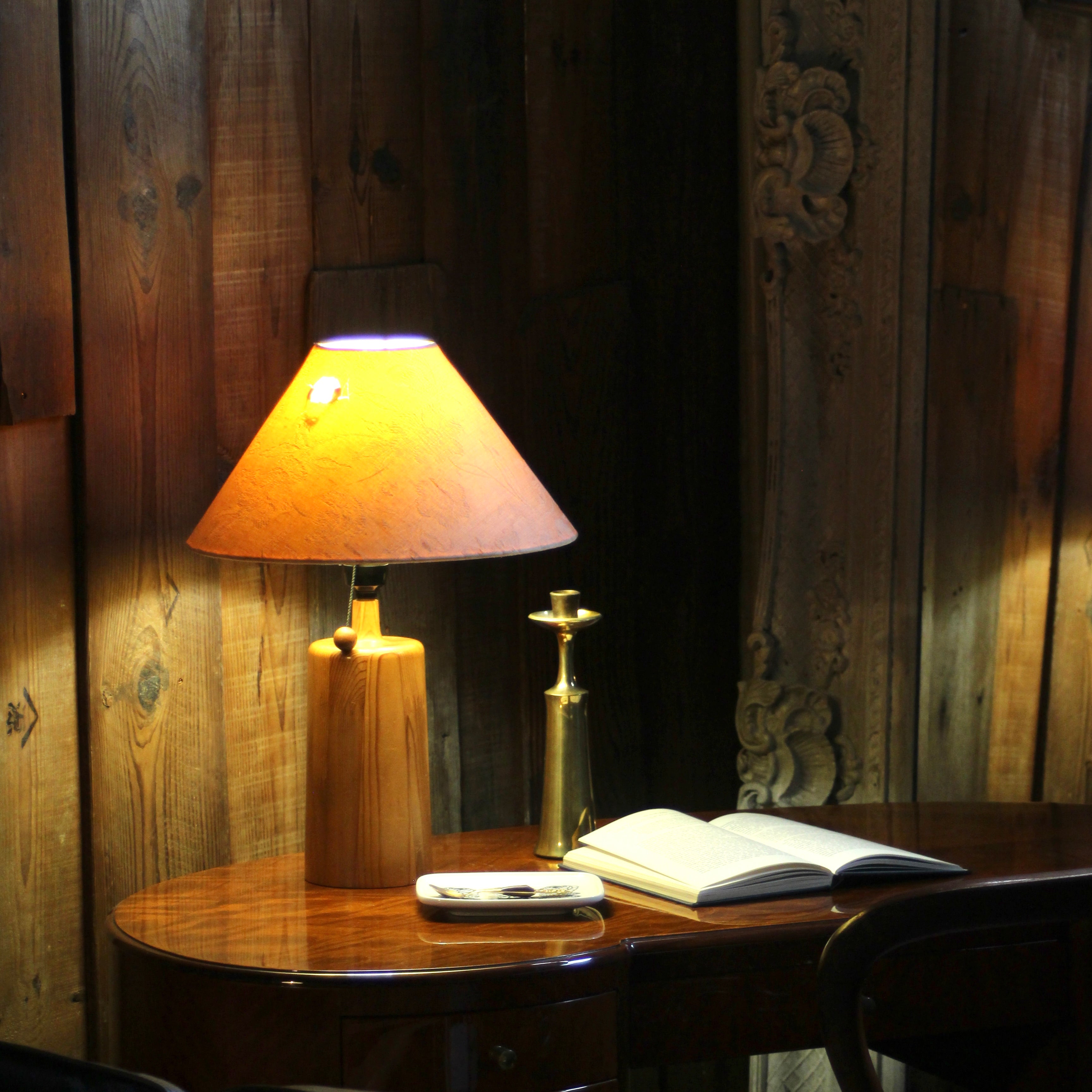 パイン材ベースのテープルランプ 卓上ライト ヴィンテージ
