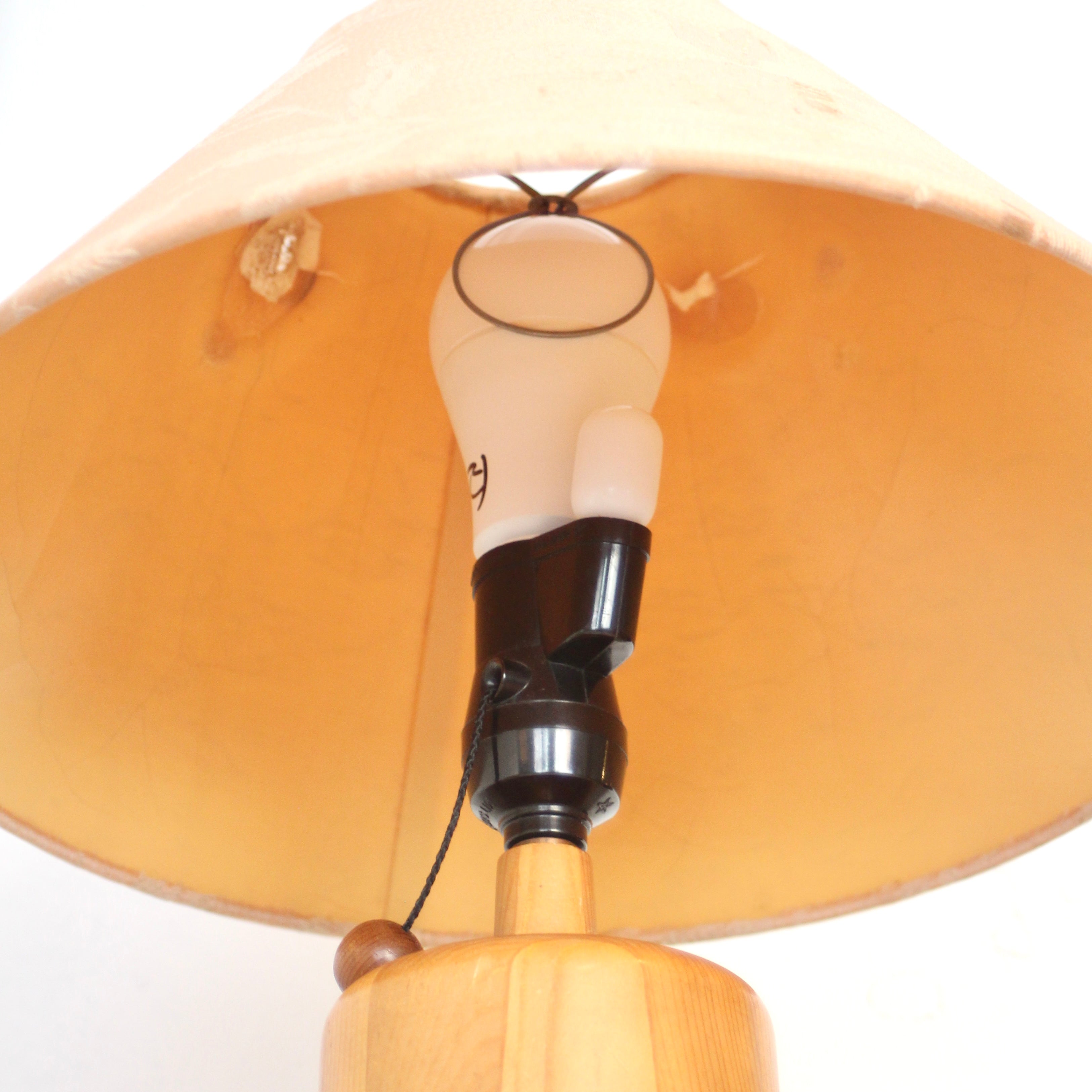 パイン材ベースのテープルランプ 卓上ライト ヴィンテージ