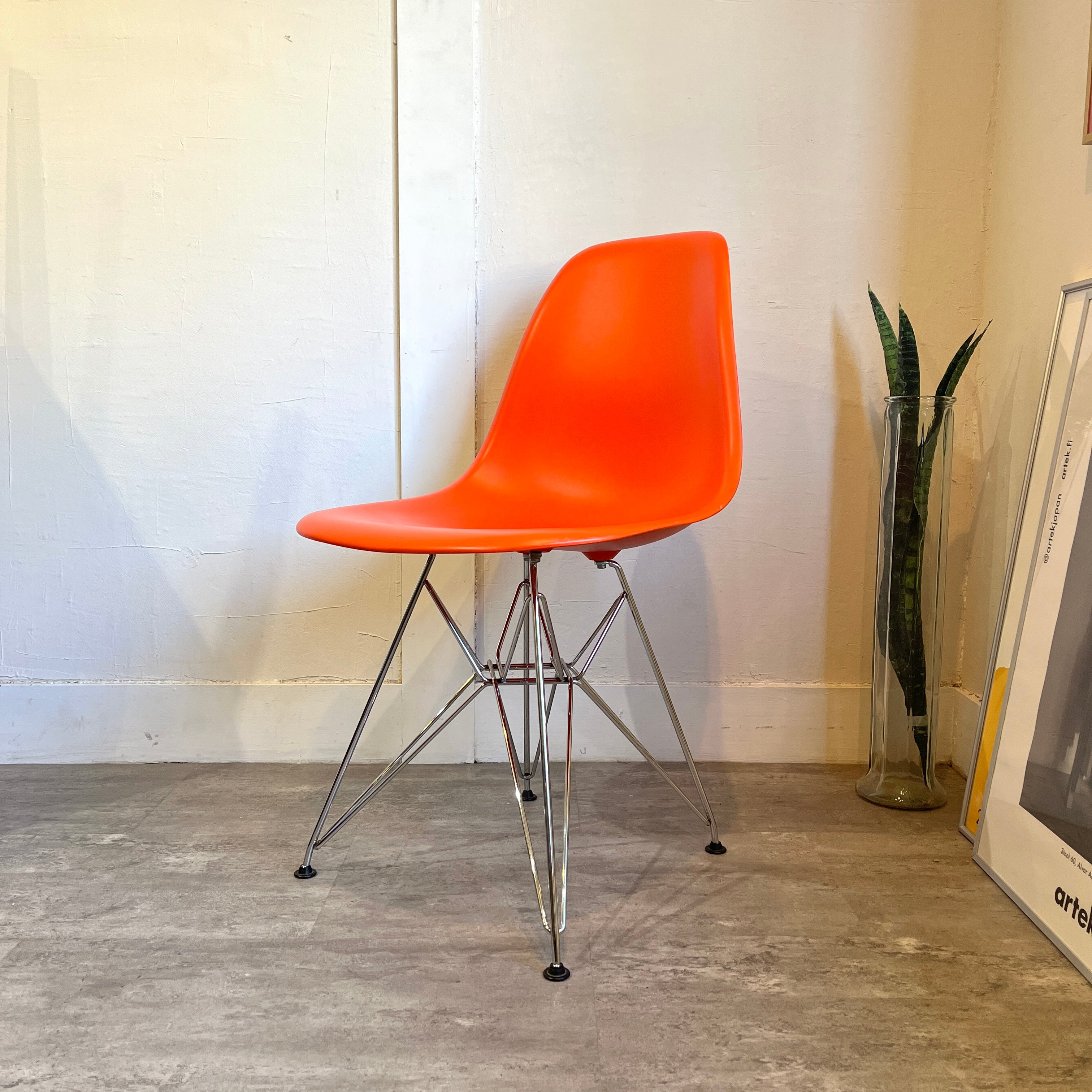 ヴィトラ / Vitra サイドシェルチェア エッフェルベース チャールズ&レイ・イームズ レッドオレンジ