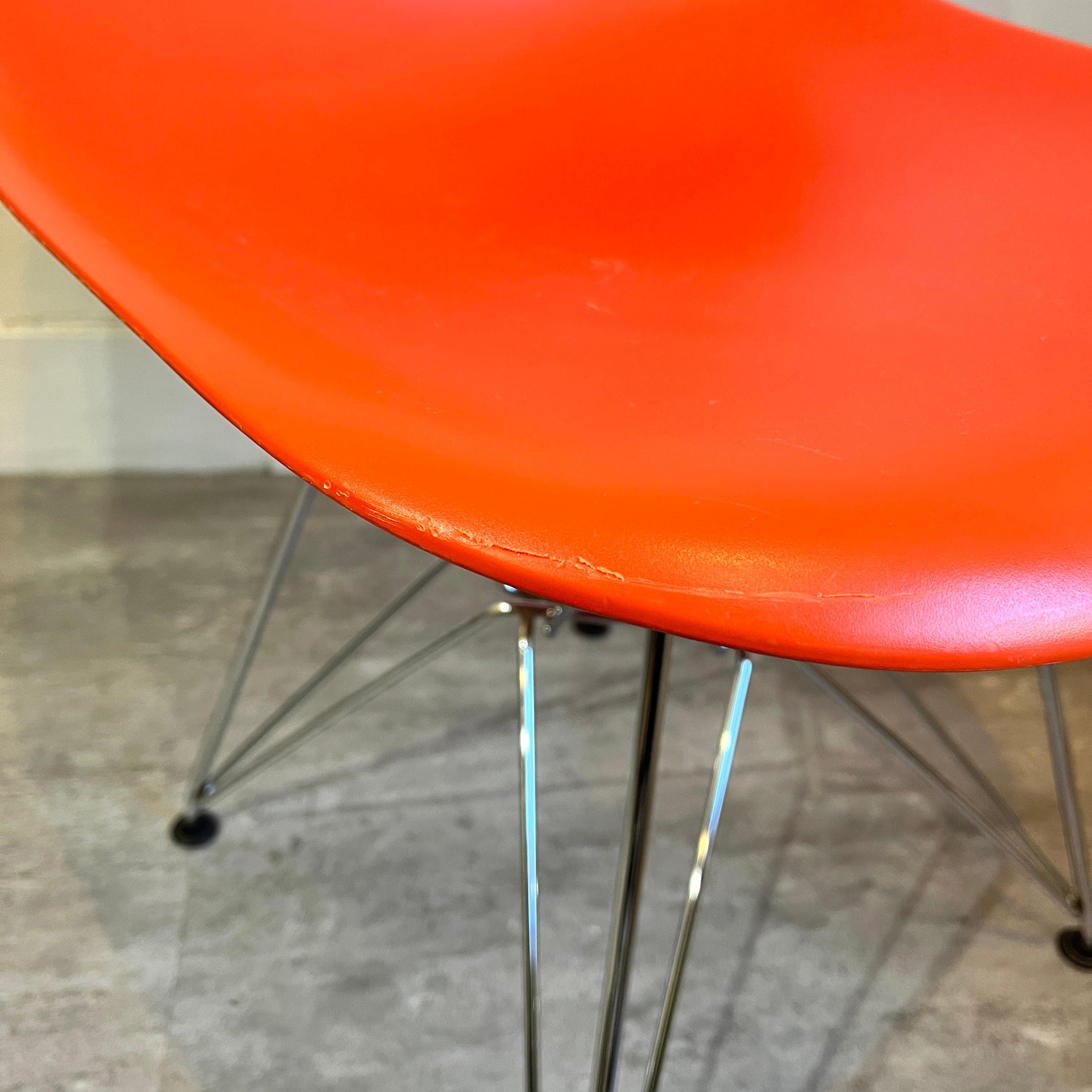 ヴィトラ / Vitra サイドシェルチェア エッフェルベース チャールズ&レイ・イームズ レッドオレンジ