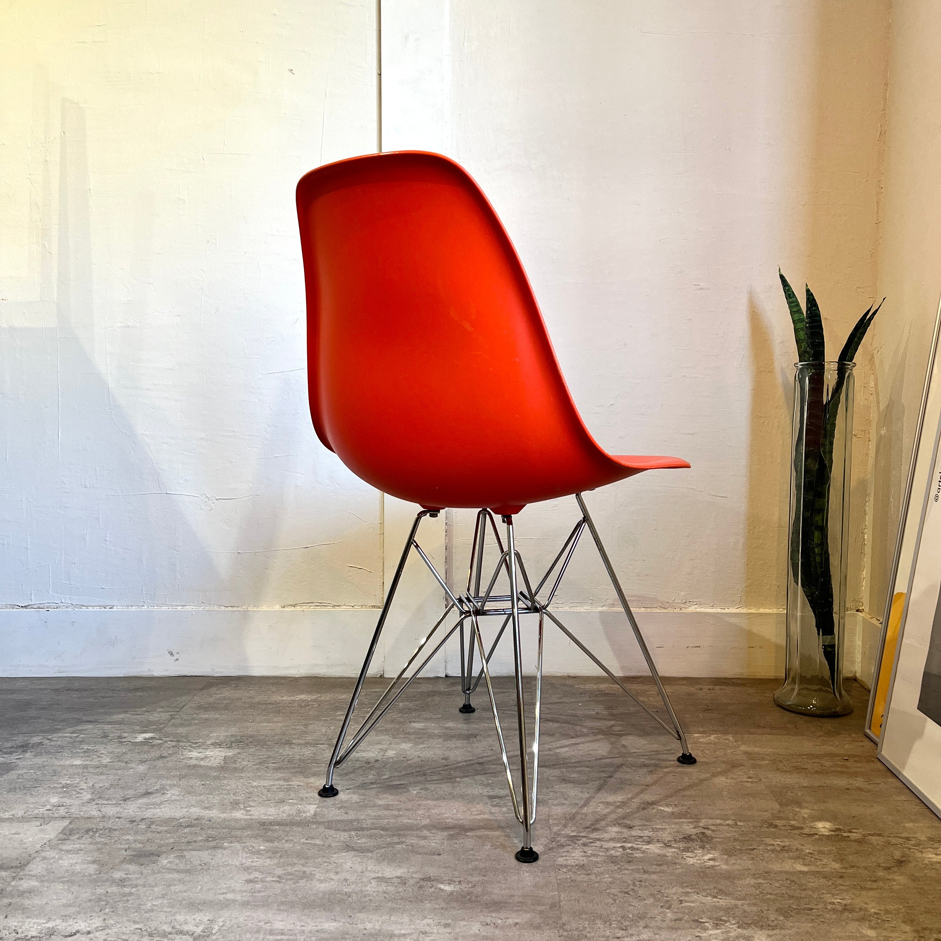 ヴィトラ / Vitra サイドシェルチェア エッフェルベース チャールズ&レイ・イームズ レッドオレンジ