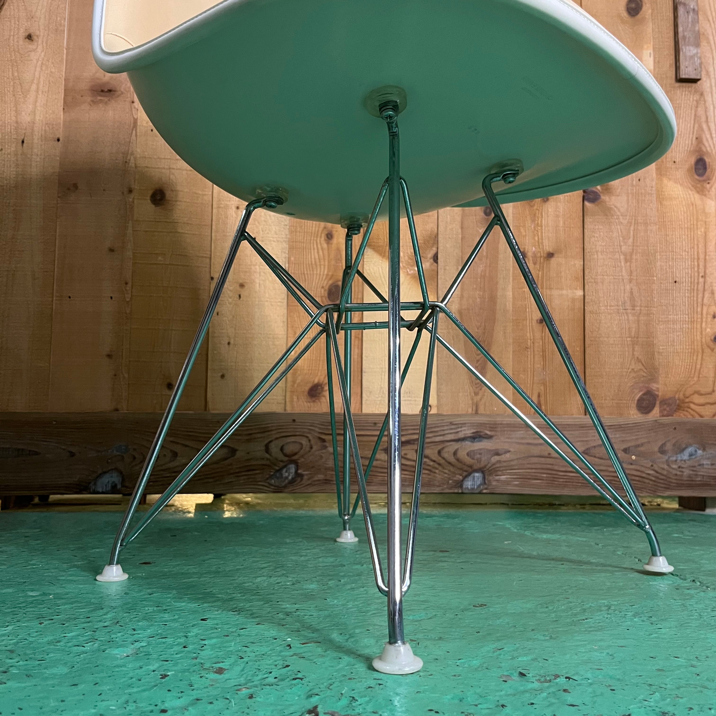 ハーマンミラー / Herman Miller サイドシェルチェア ベージュ エッフェルベース チャールズ&レイ・イームズ ヴィンテージ
