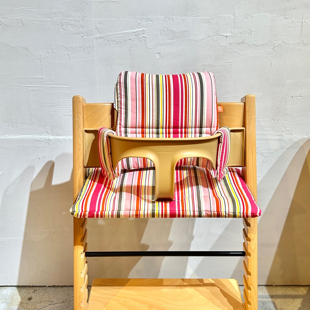 ストッケ / stokke トリップトラップ / Tripp Trapp チェア ナチュラル ガード付き ピンクカバー