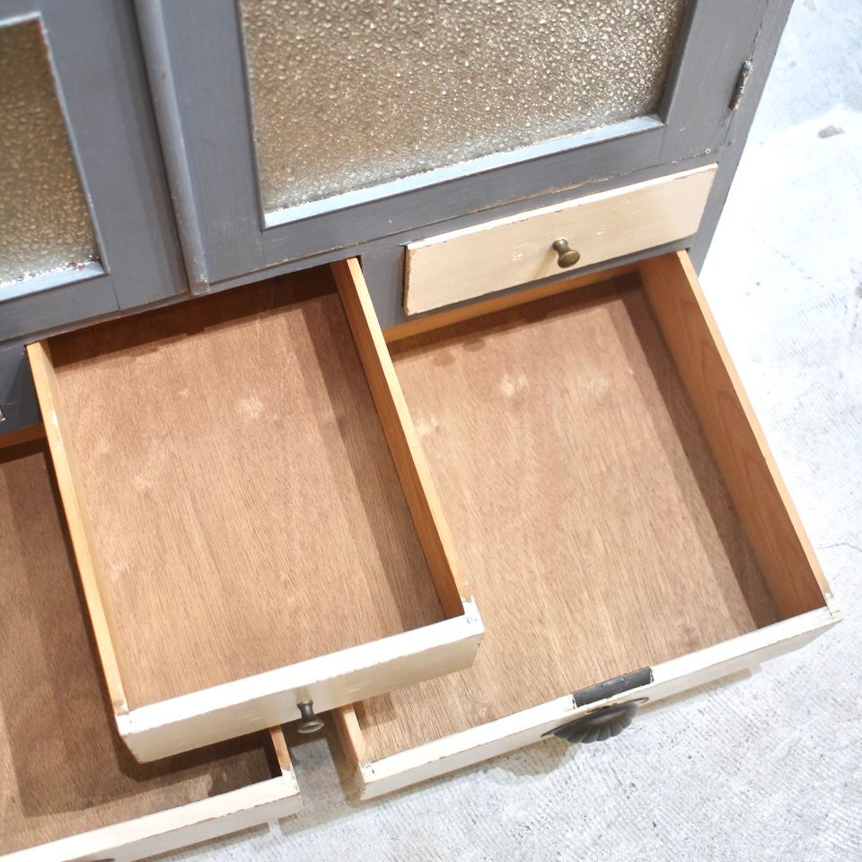 レトロなペイントキャビネット 食器棚 ヴィンテージ