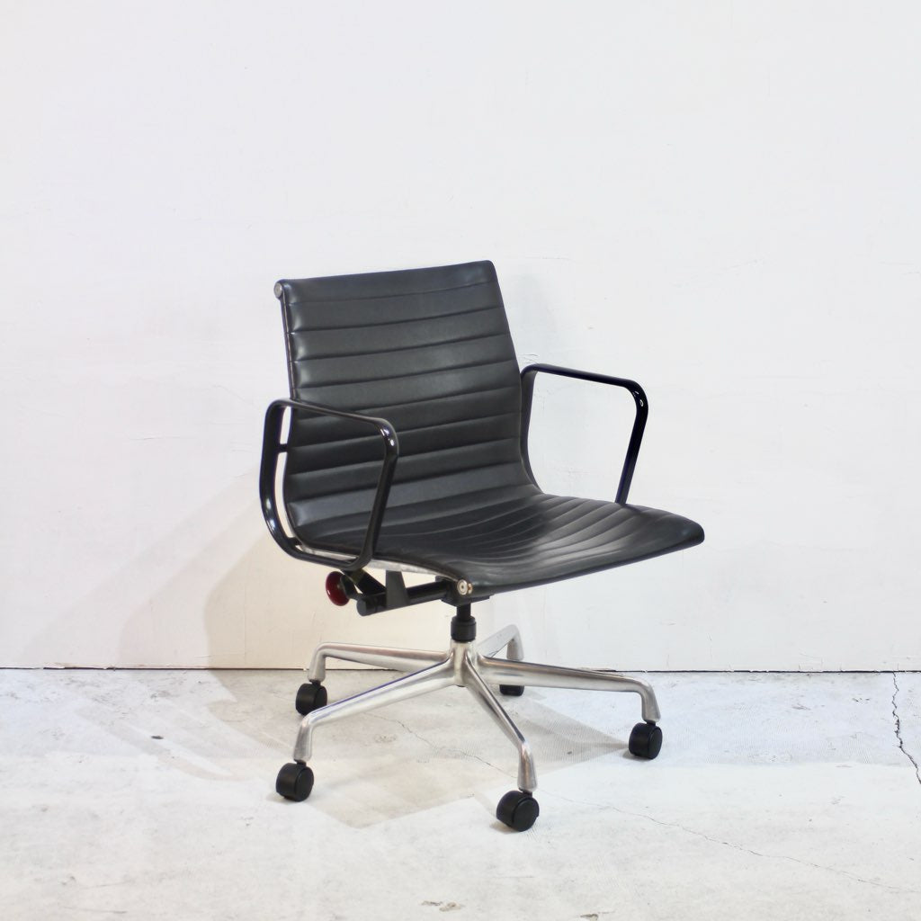 ハーマンミラー / Herman Miller チャールズ & レイ・イームズ アルミナムグループ マネジメントチェア【2】