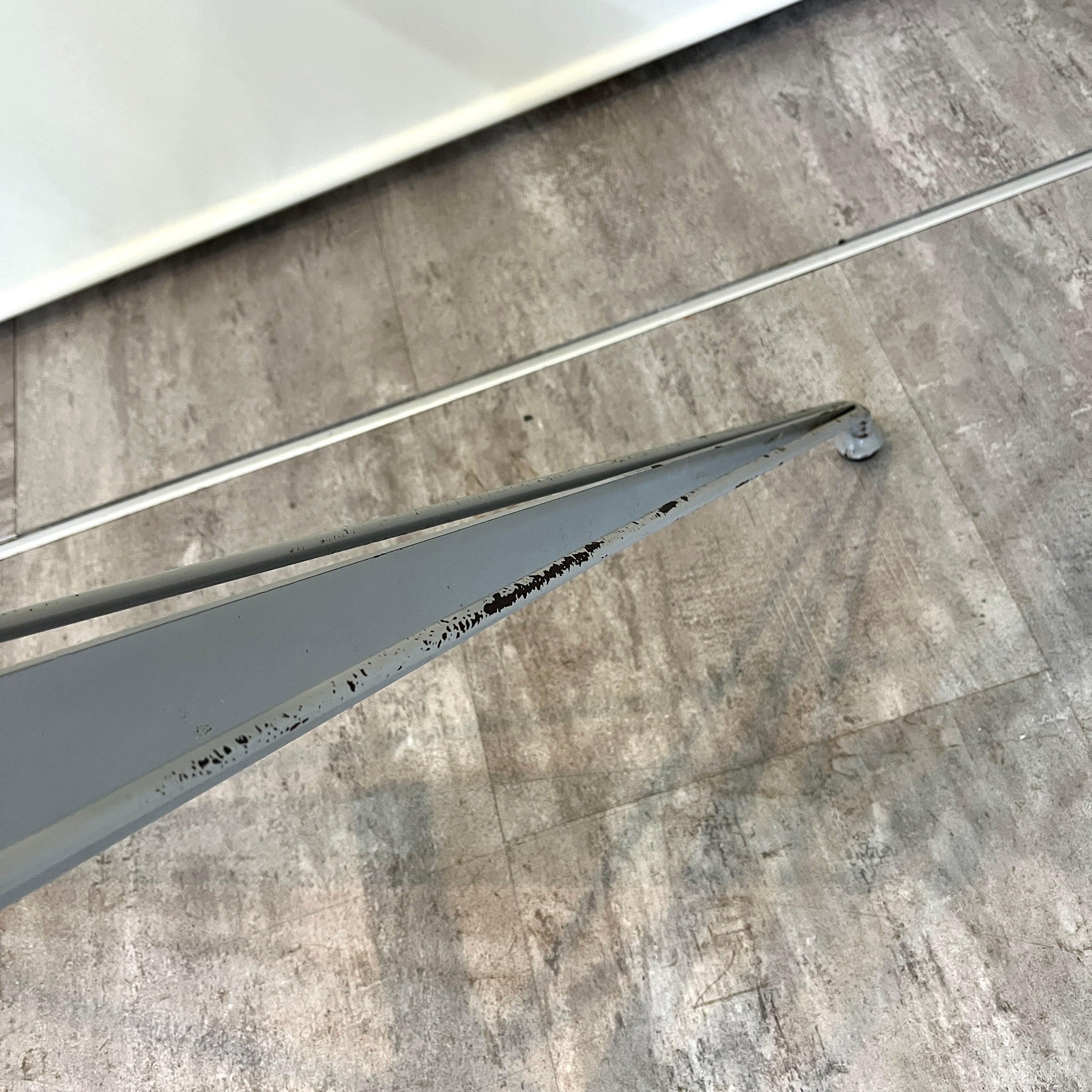 ファセム / Fasem T-38 ガラストップ オーバルダイニングテーブル スペースエイジ