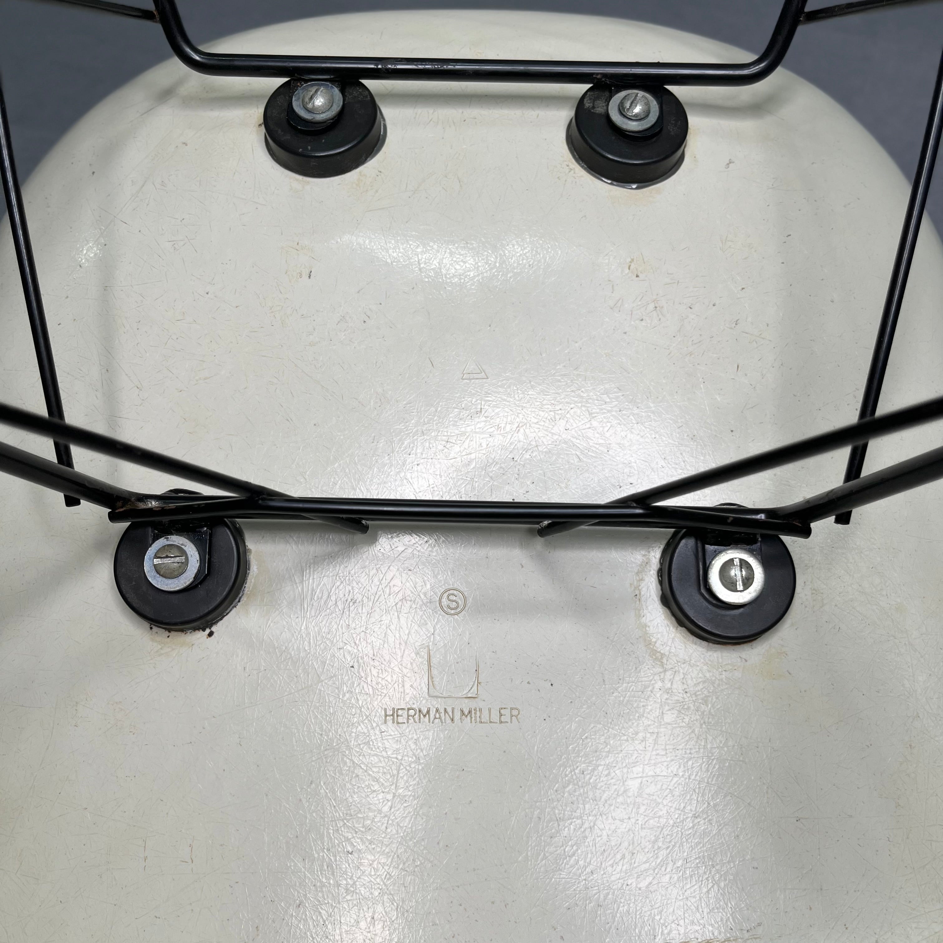 ハーマンミラー / Herman Miller アームシェルチェア3rd FRP ロッカーベース ホワイト チャールズ&レイ・イームズ ヴィンテージ