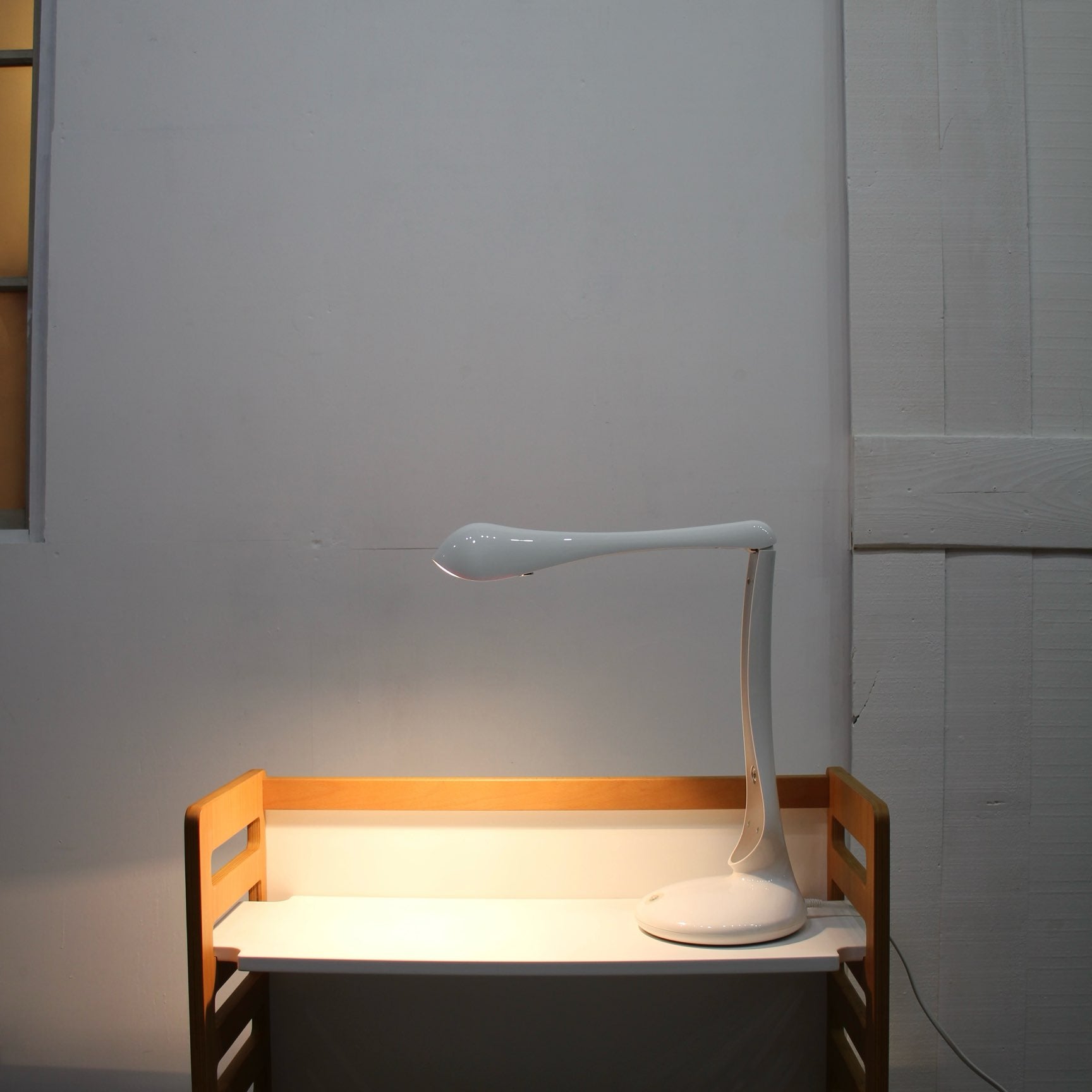 ヤマギワ / YAMAGIWA バイオライト エオン / BioLITE EON デスクライト 白