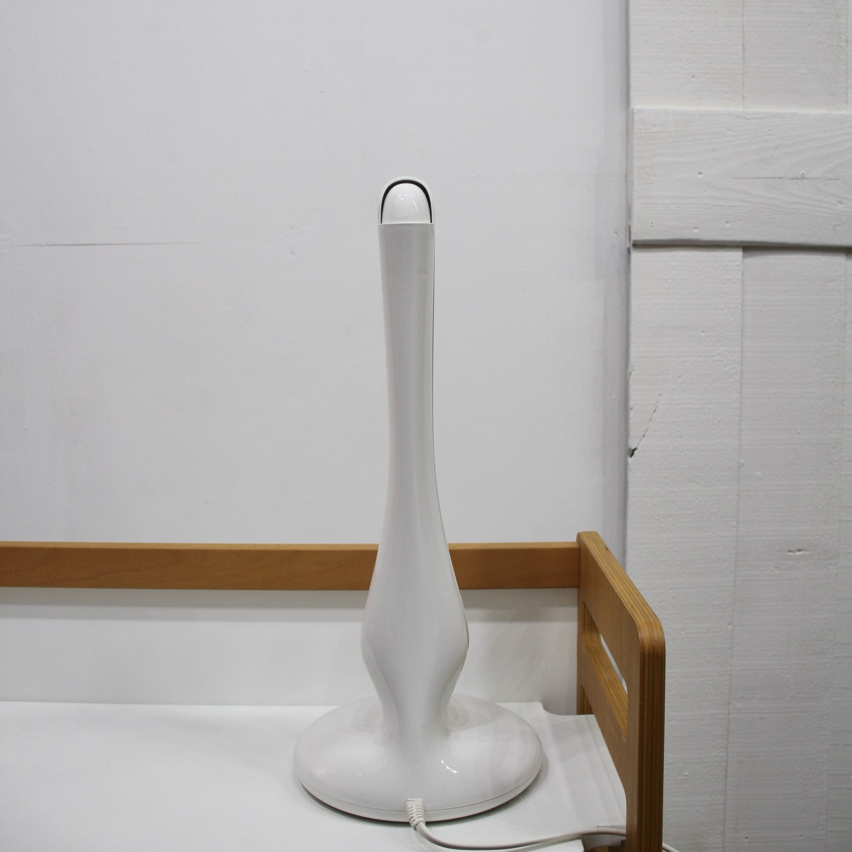 ヤマギワ / YAMAGIWA バイオライト エオン / BioLITE EON デスクライト 白