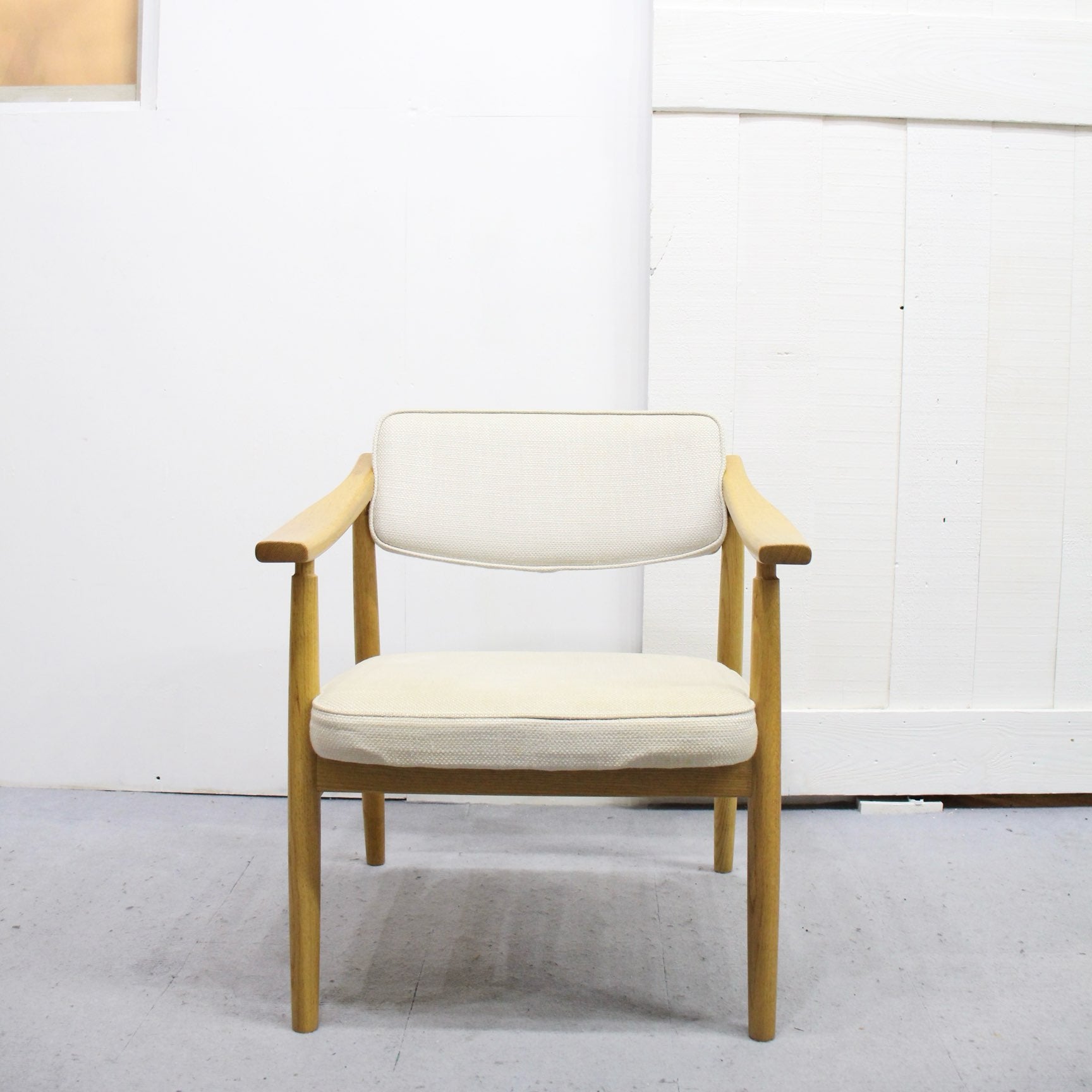 カリモク60 Dチェア オーク材