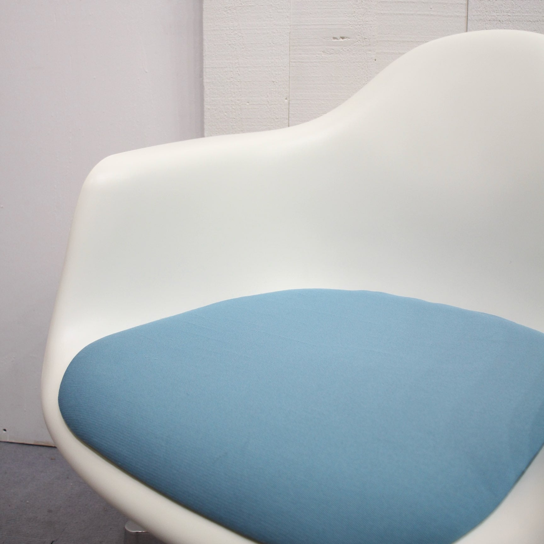 ヴィトラ / Vitra アームシェルチェア キャスターベース ホワイト