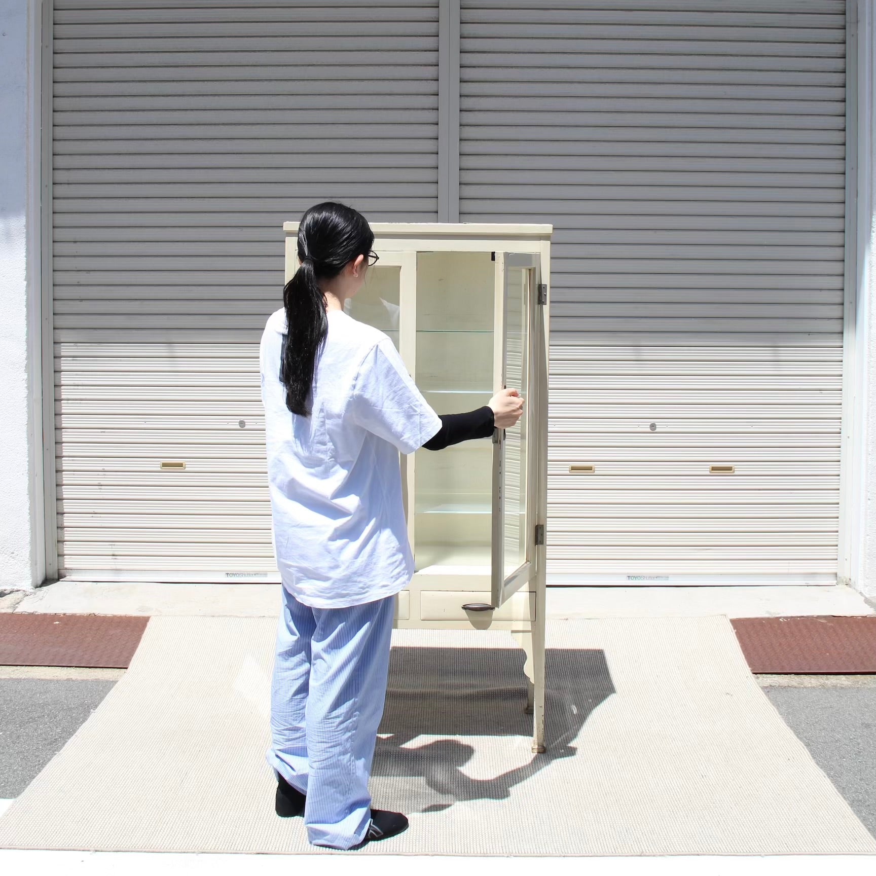 古い木製ケビント 医療棚 白 キャビネット