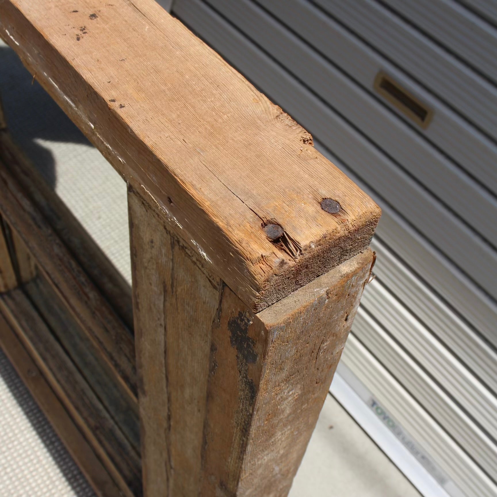アンティークの大きな窓 鏡の扉 古い建具