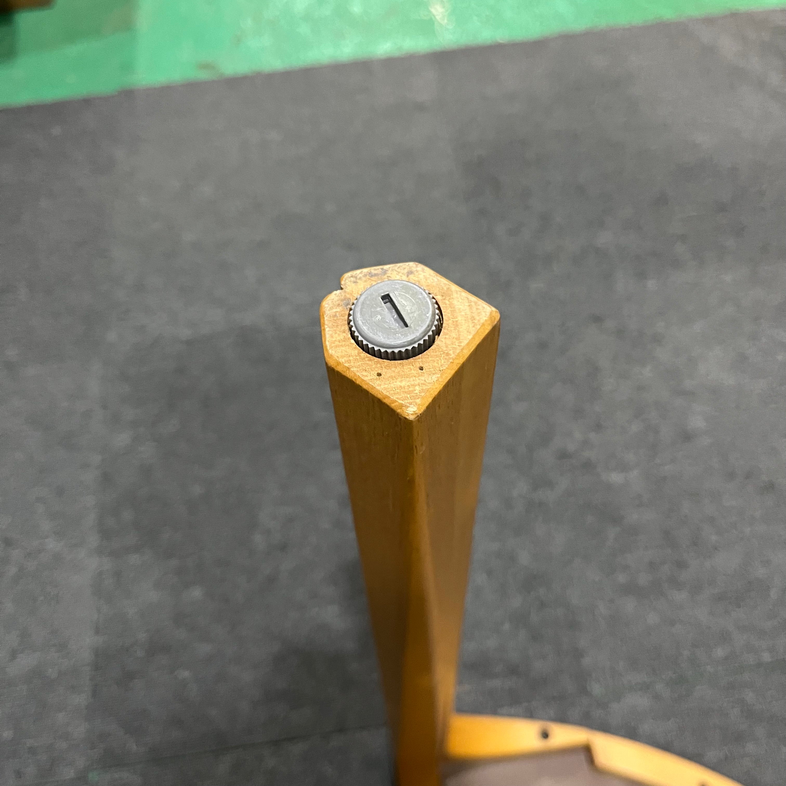 マグナス・オルセン / MAGNUS OLESEN コーナーコンソールテーブル Rud Thygesen &Johnny Sorensen