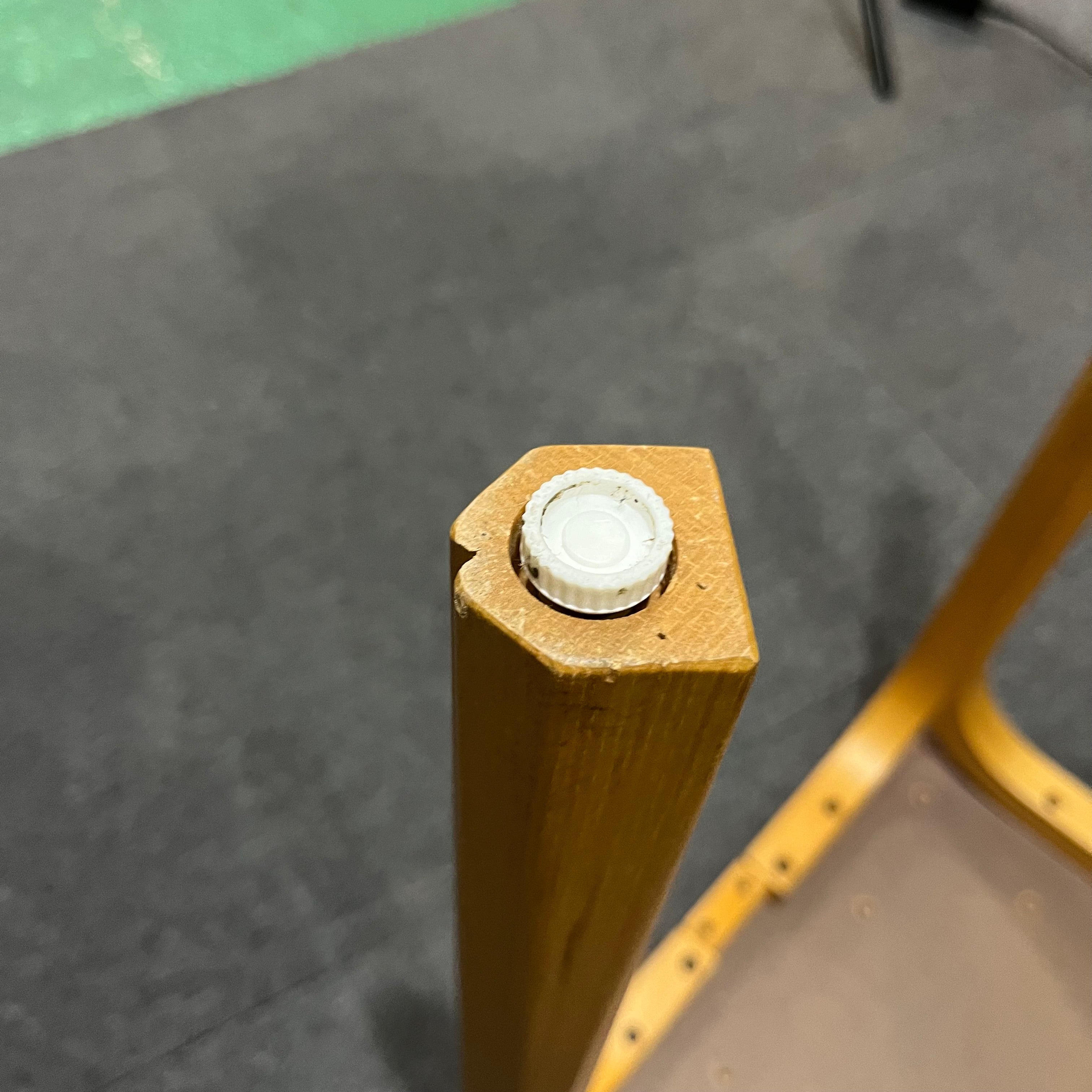 マグナス・オルセン / MAGNUS OLESEN コーナーコンソールテーブル Rud Thygesen &Johnny Sorensen