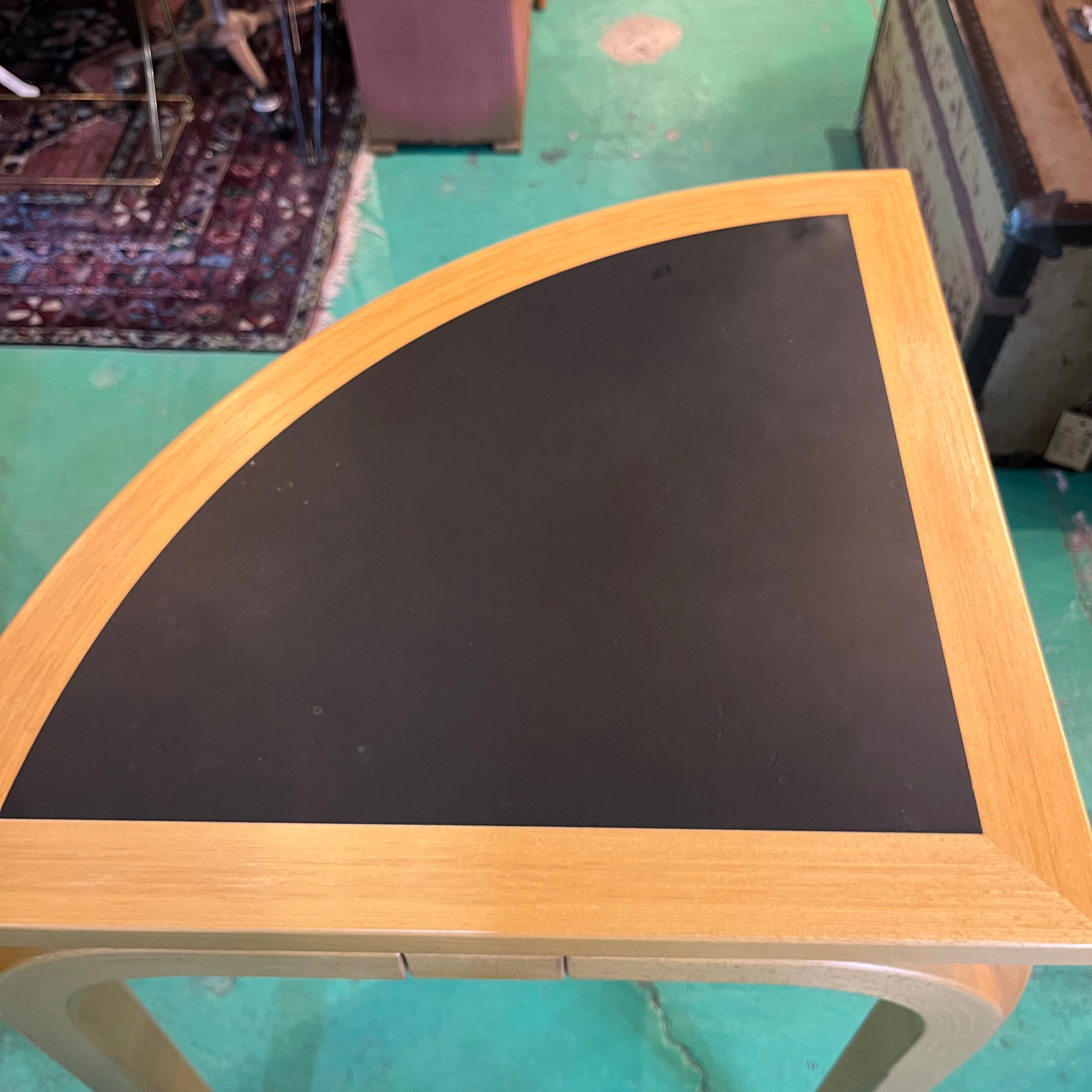 マグナス・オルセン / MAGNUS OLESEN コーナーコンソールテーブル Rud Thygesen &Johnny Sorensen