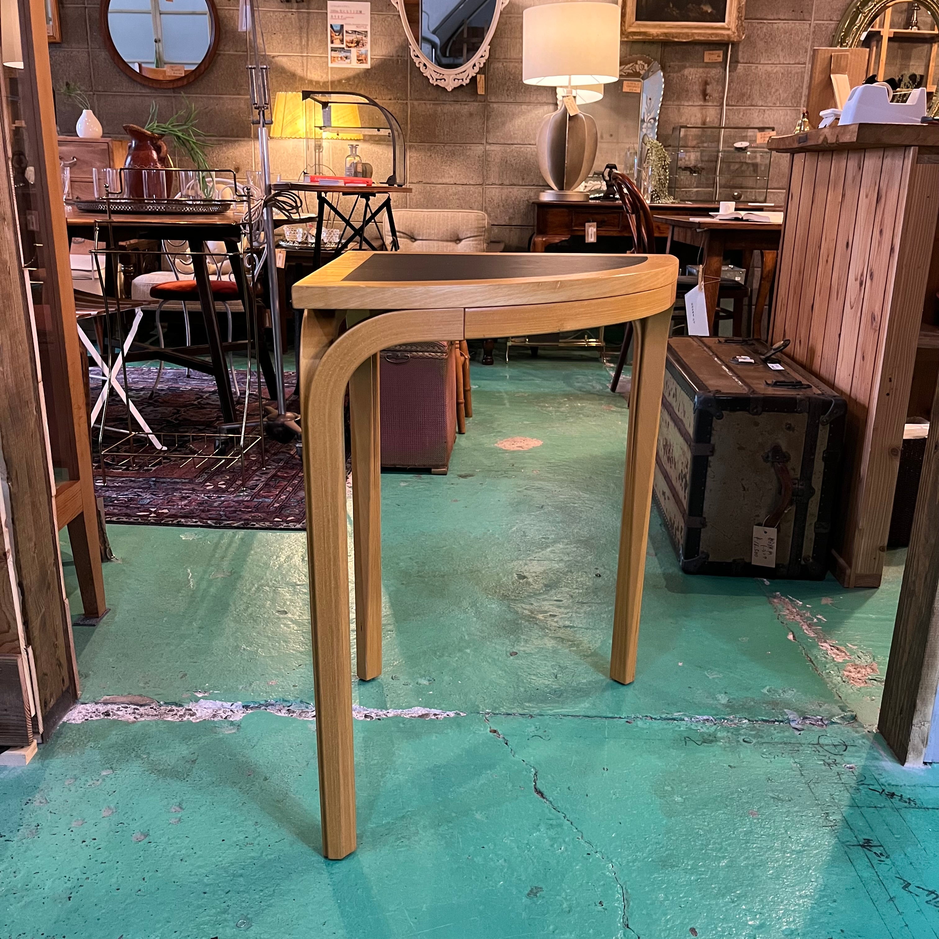 マグナス・オルセン / MAGNUS OLESEN コーナーコンソールテーブル Rud Thygesen &Johnny Sorensen