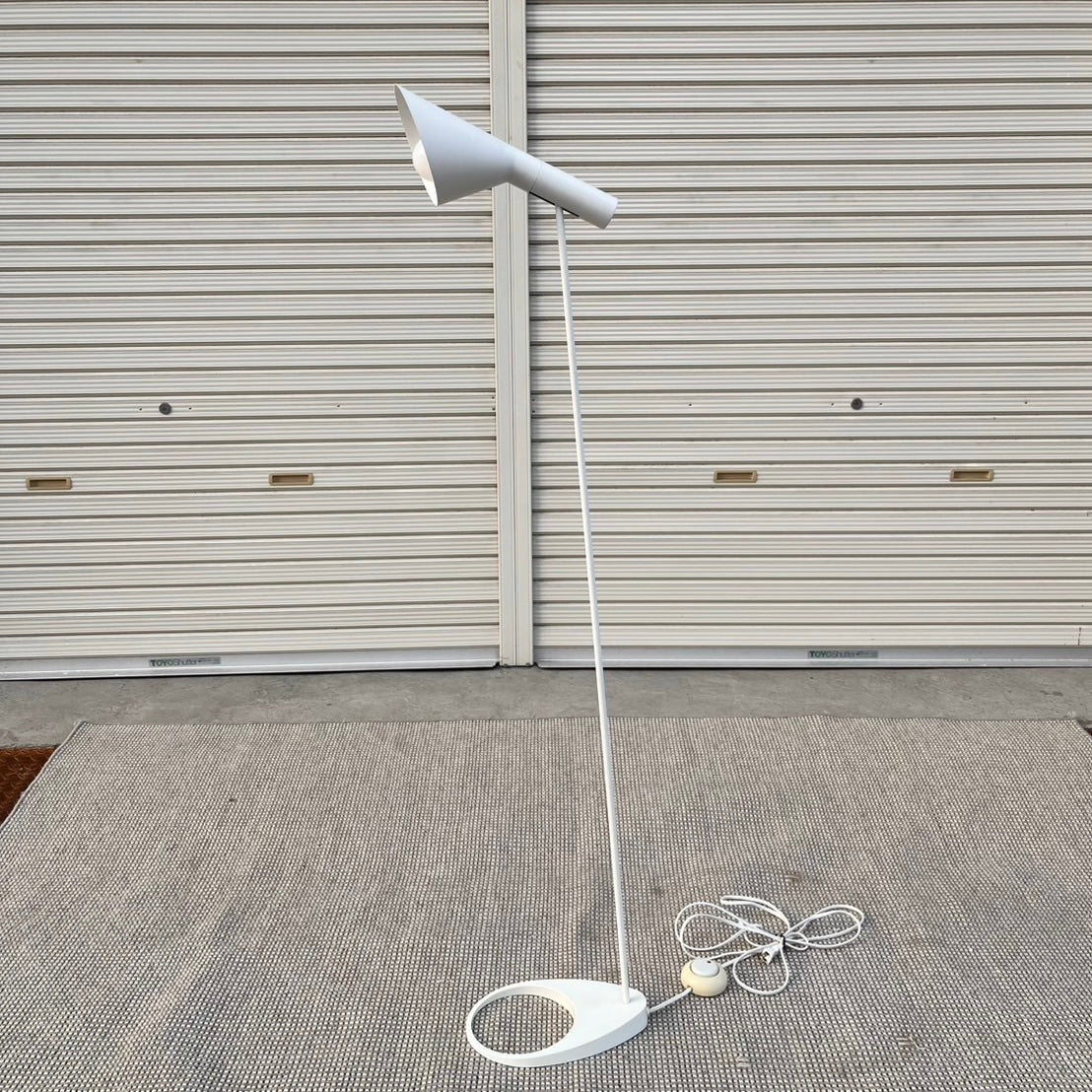 ルイスポールセン / Louis Poulsen AJランプシリーズ AJフロアランプ ホワイト