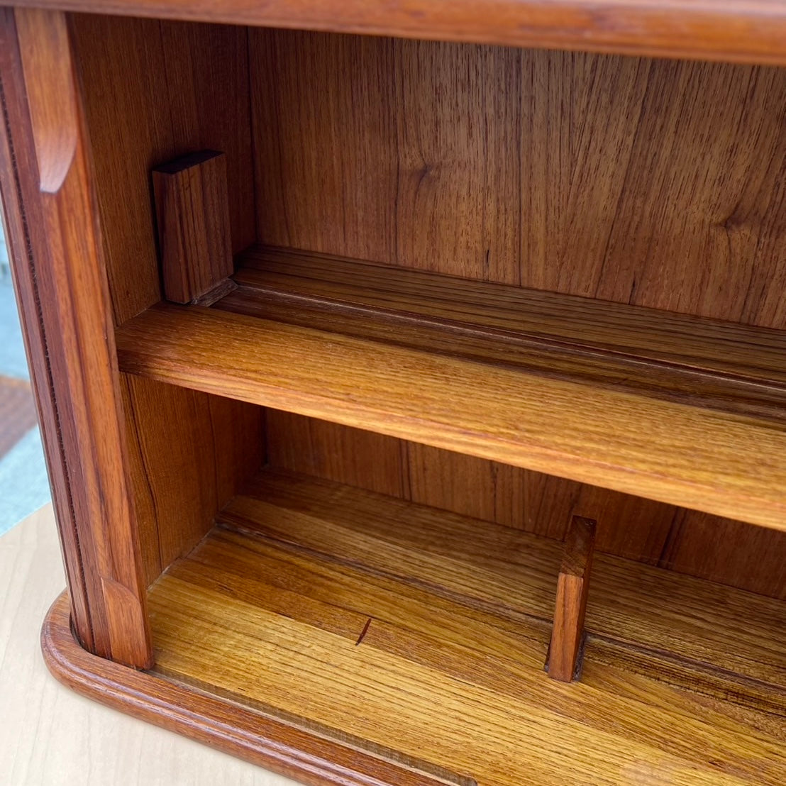 Eppco Enterprises / エプコ社 チーク材 壁掛けシェルフ キャビネット タンブールドア