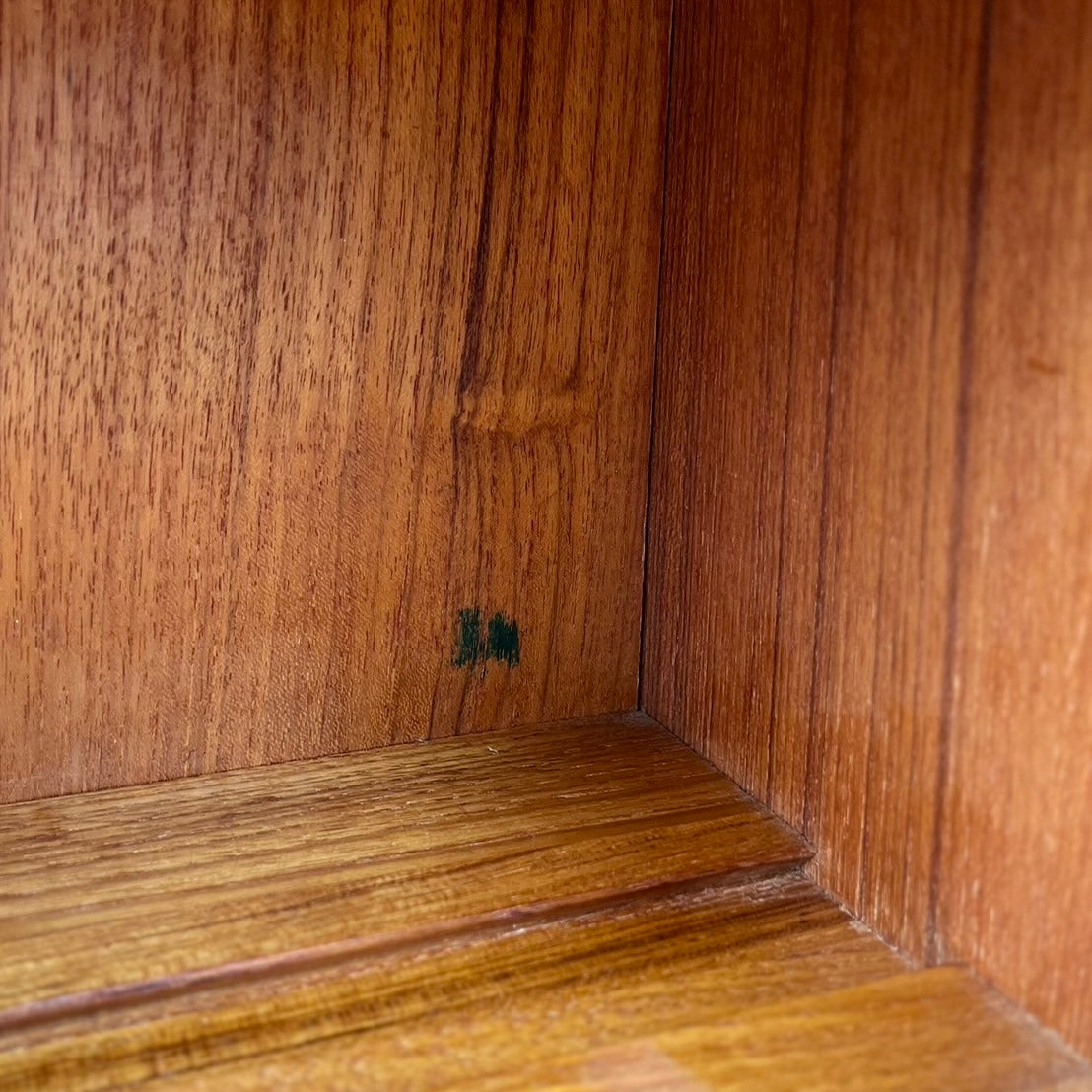 Eppco Enterprises / エプコ社 チーク材 壁掛けシェルフ キャビネット タンブールドア