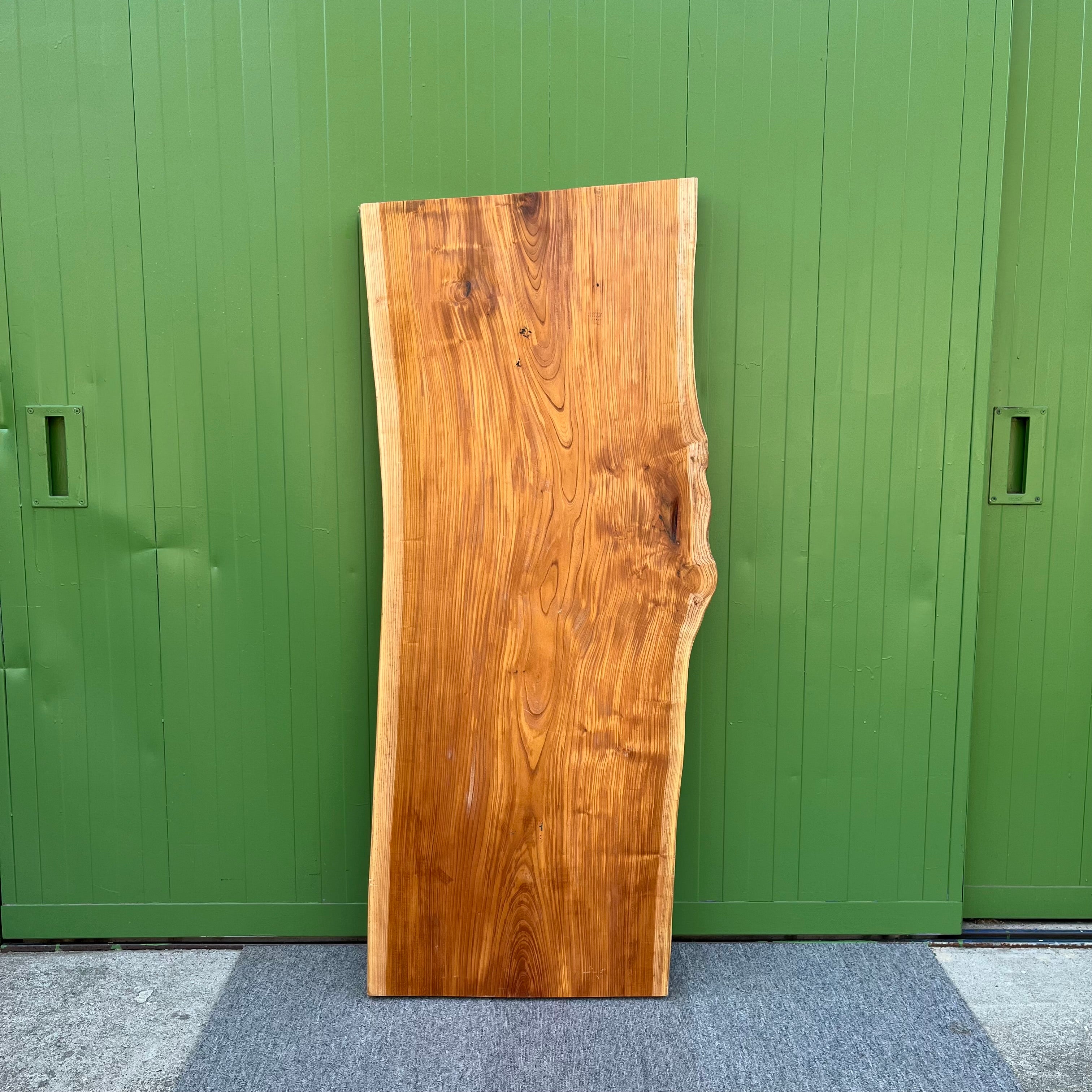 一枚板 ケヤキ 無垢材 耳付き 美しい木目の一枚板 64×148【44】