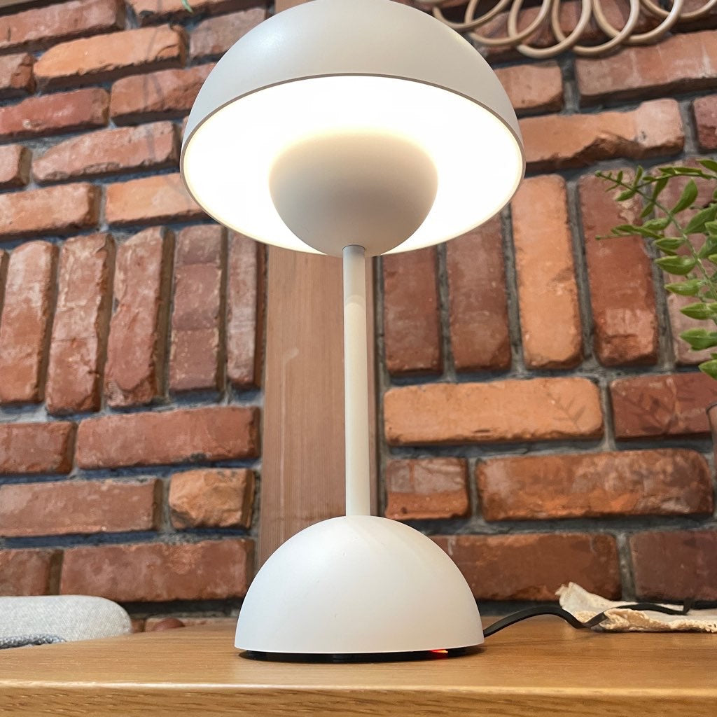 アンドトラディッション / &Tradition フラワーポット /  Flowerpot ポータブルテーブルランプ VP9 ヴァーナー・パントン 中古