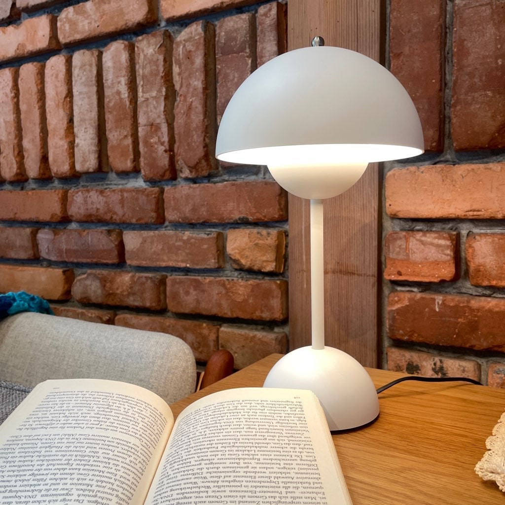 アンドトラディッション / &Tradition フラワーポット /  Flowerpot ポータブルテーブルランプ VP9 ヴァーナー・パントン 中古