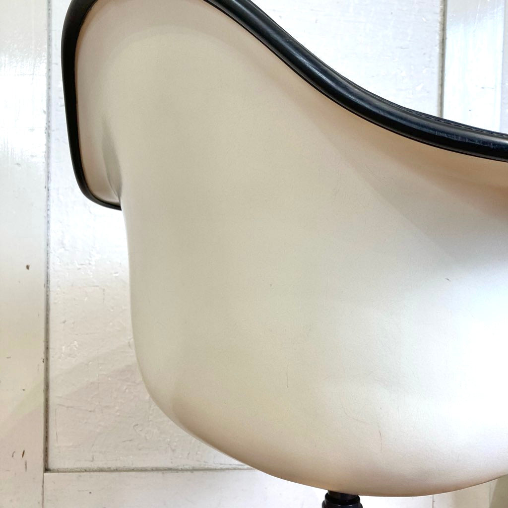 ハーマンミラー / Herman Miller アームシェルチェア 3rd コントラクトベース チャールズ&レイ・イームズ FRP ヴィンテージ