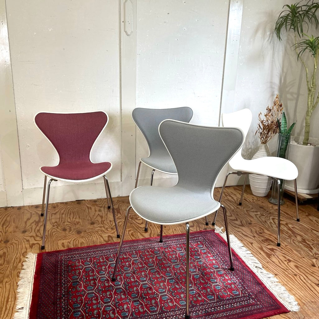 フリッツ・ハンセン / FRITZ HANSEN セブンチェア ホワイト フロントパディング グレー アルネ・ヤコブセン 中古