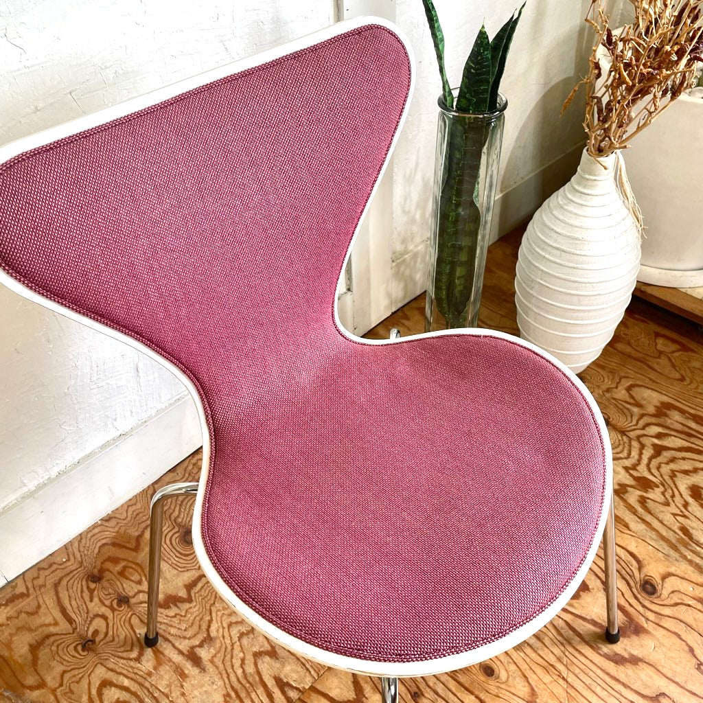 フリッツハンセン / FRITZ HANSEN セブンチェア ホワイト フロントパディング ピンク アルネ・ヤコブセン 中古