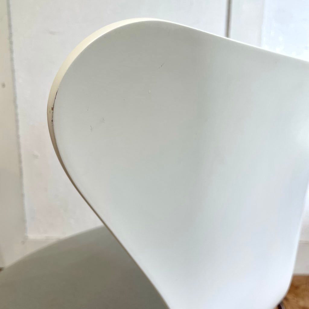 フリッツ・ハンセン / FRITZ HANSEN セブンチェア ホワイト フロントパディング グレー アルネ・ヤコブセン 中古