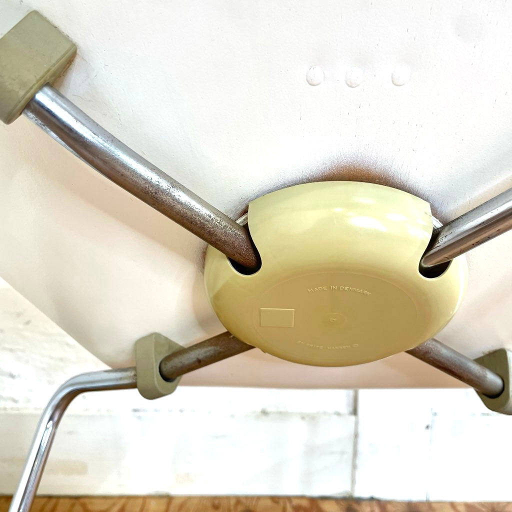 フリッツハンセン / FRITZ HANSEN セブンチェア ホワイト フロントパディング ピンク アルネ・ヤコブセン 中古