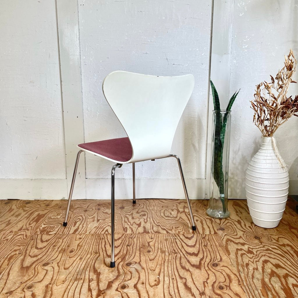フリッツハンセン / FRITZ HANSEN セブンチェア ホワイト フロントパディング ピンク アルネ・ヤコブセン 中古