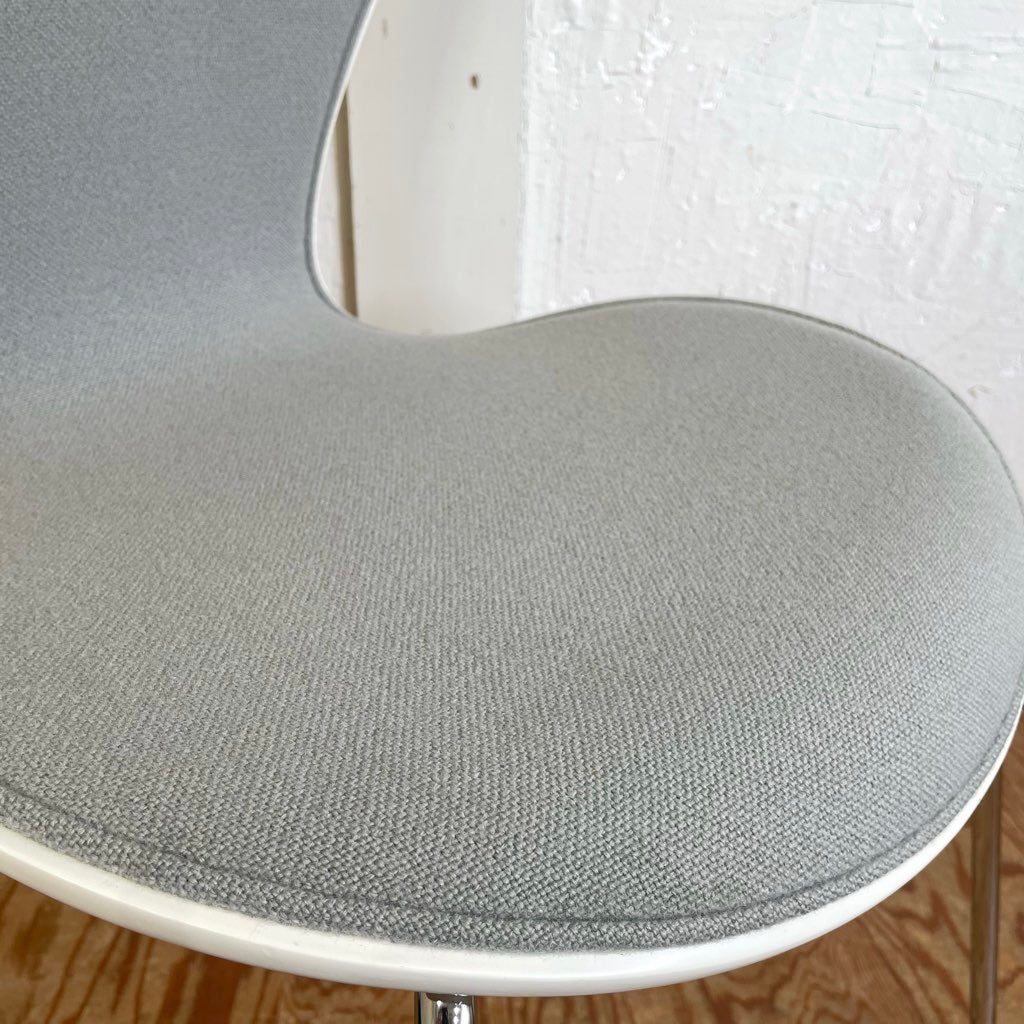 フリッツ・ハンセン / FRITZ HANSEN セブンチェア ホワイト フロントパディング グレー アルネ・ヤコブセン 中古