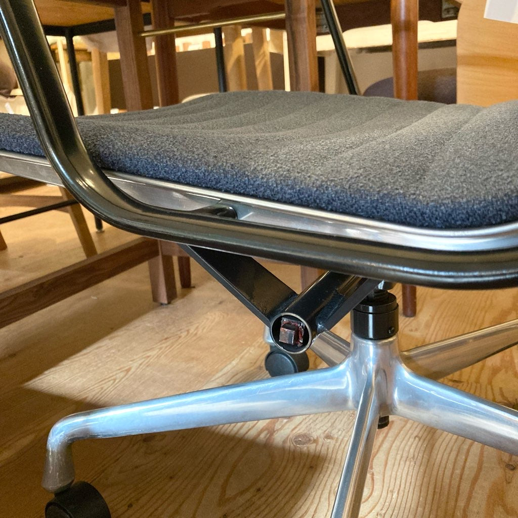 ハーマンミラー / Herman Miller イームズアルミナムグループ マネジメントチェア チャールズ&レイ・イームズ 中古