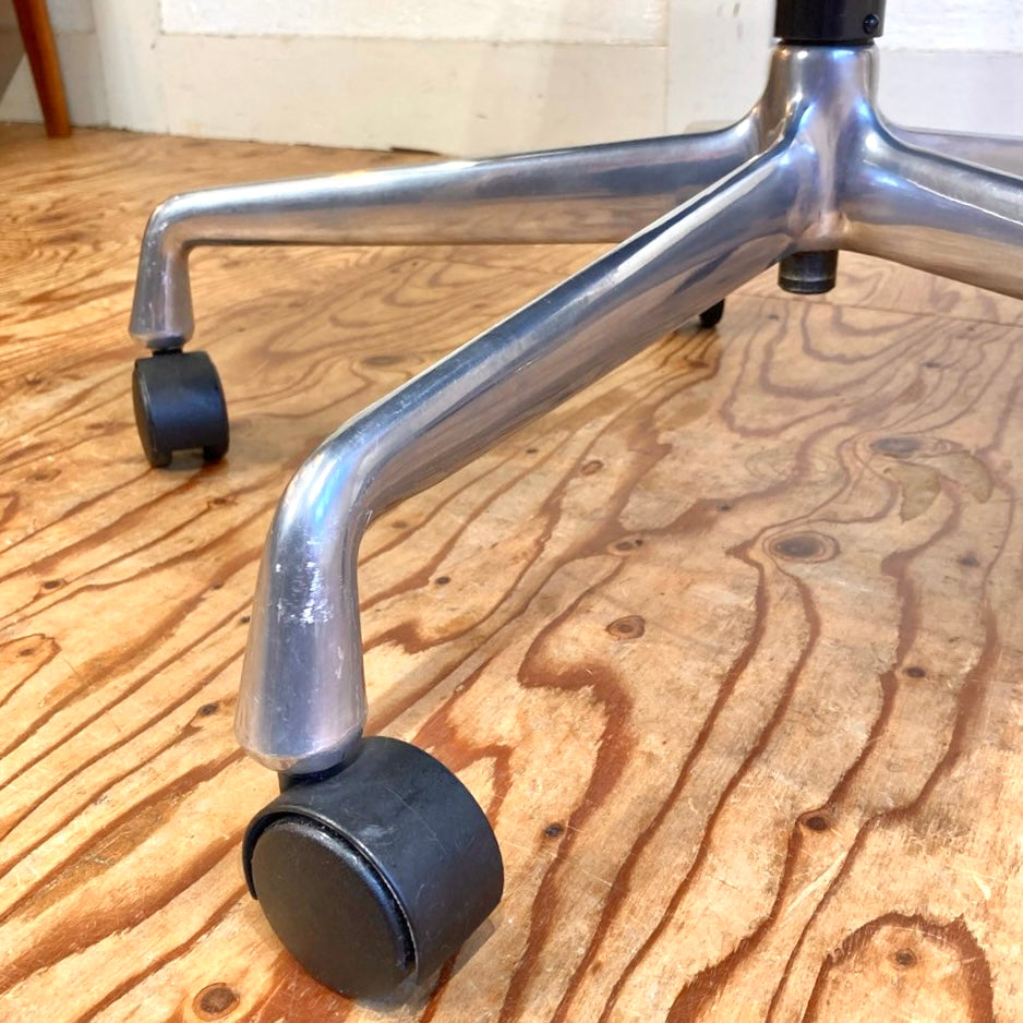ハーマンミラー / Herman Miller イームズアルミナムグループ マネジメントチェア チャールズ&レイ・イームズ 中古