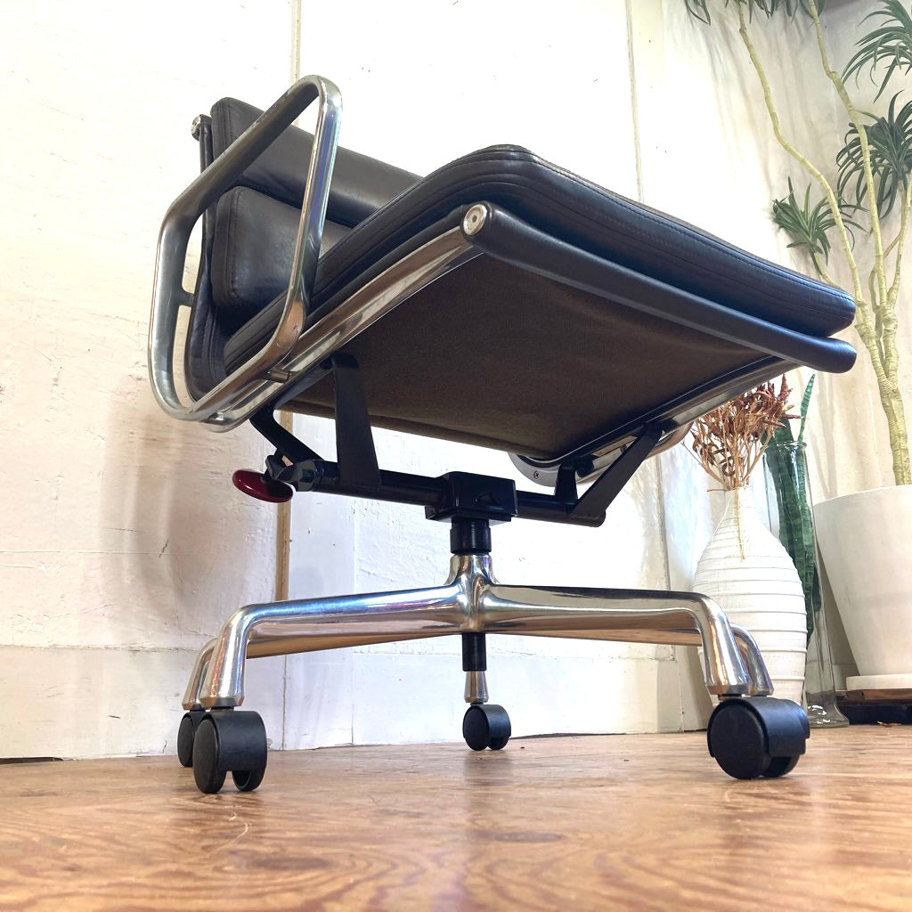 ハーマンミラー / Herman Miller  イームズ ソフトパッドグループ マネジメントチェア ダークブラウン デスクチェア 5本レッグ 中古