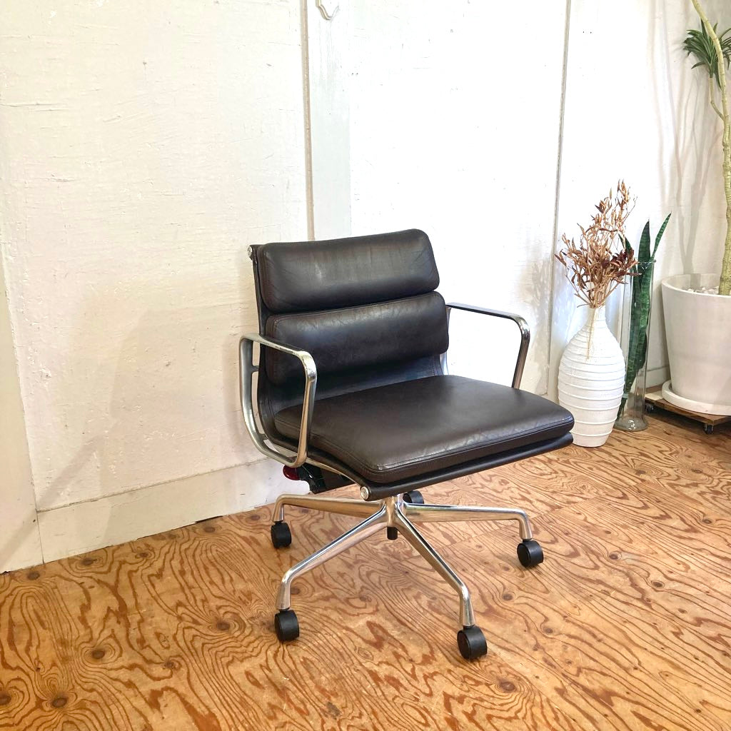 ハーマンミラー / Herman Miller  イームズ ソフトパッドグループ マネジメントチェア ダークブラウン デスクチェア 5本レッグ 中古