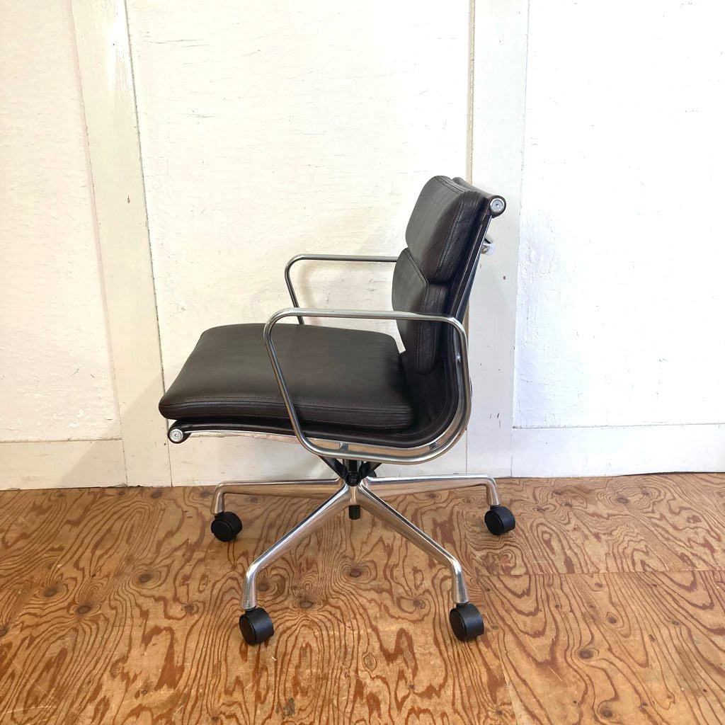 ハーマンミラー / Herman Miller  イームズ ソフトパッドグループ マネジメントチェア ダークブラウン デスクチェア 5本レッグ 中古