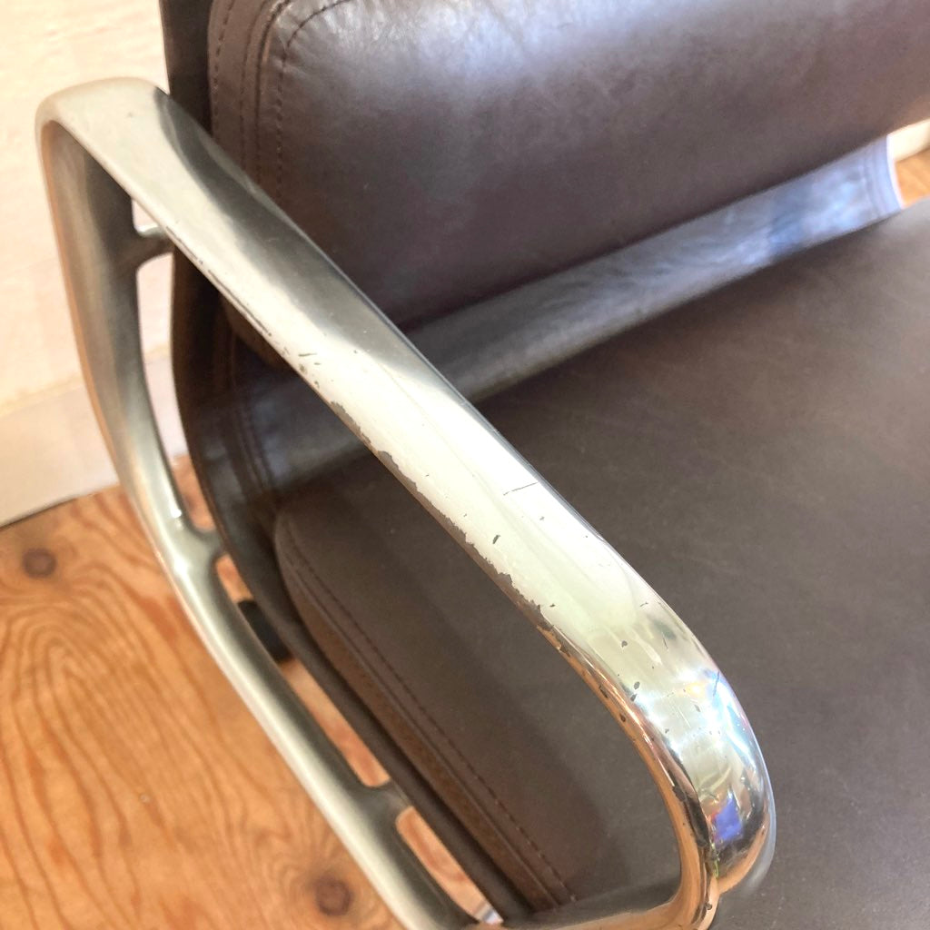ハーマンミラー / Herman Miller  イームズ ソフトパッドグループ マネジメントチェア ダークブラウン デスクチェア 5本レッグ 中古